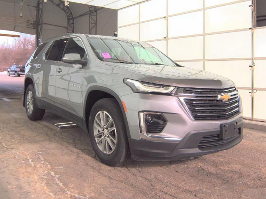Used 2023 Chevrolet Traverse LT image 4