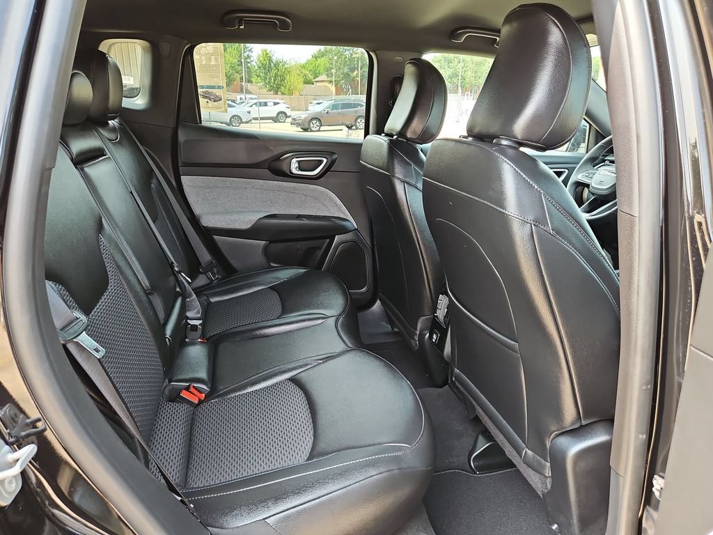 Used 2025 Jeep Compass Latitude AWD/4WD image 30