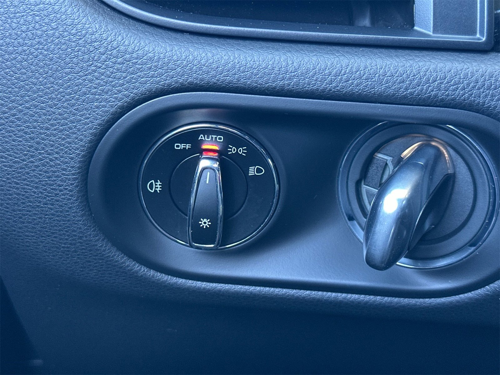 Used 2025 Porsche Macan image 31