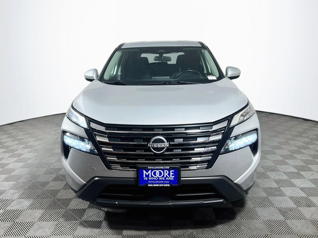 Used 2025 Nissan Rogue SV AWD/4WD image 2