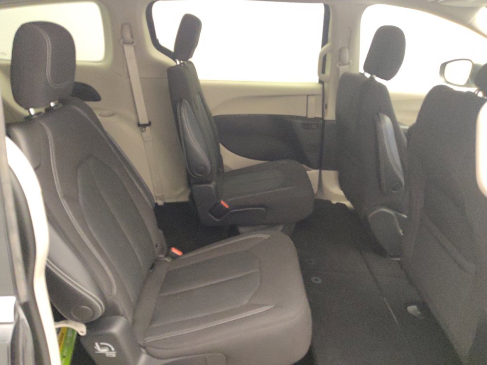 Used 2022 Chrysler Voyager LX FWD image 19