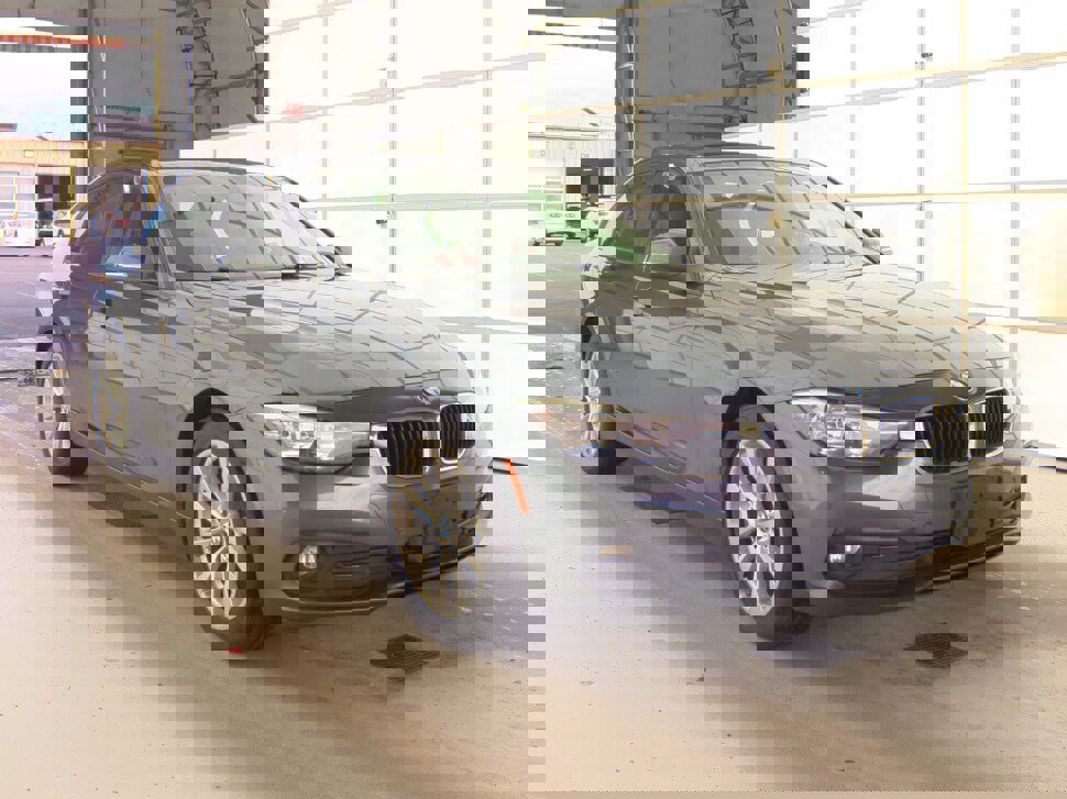 Used 2017 BMW 320i xDrive Sedan image 5