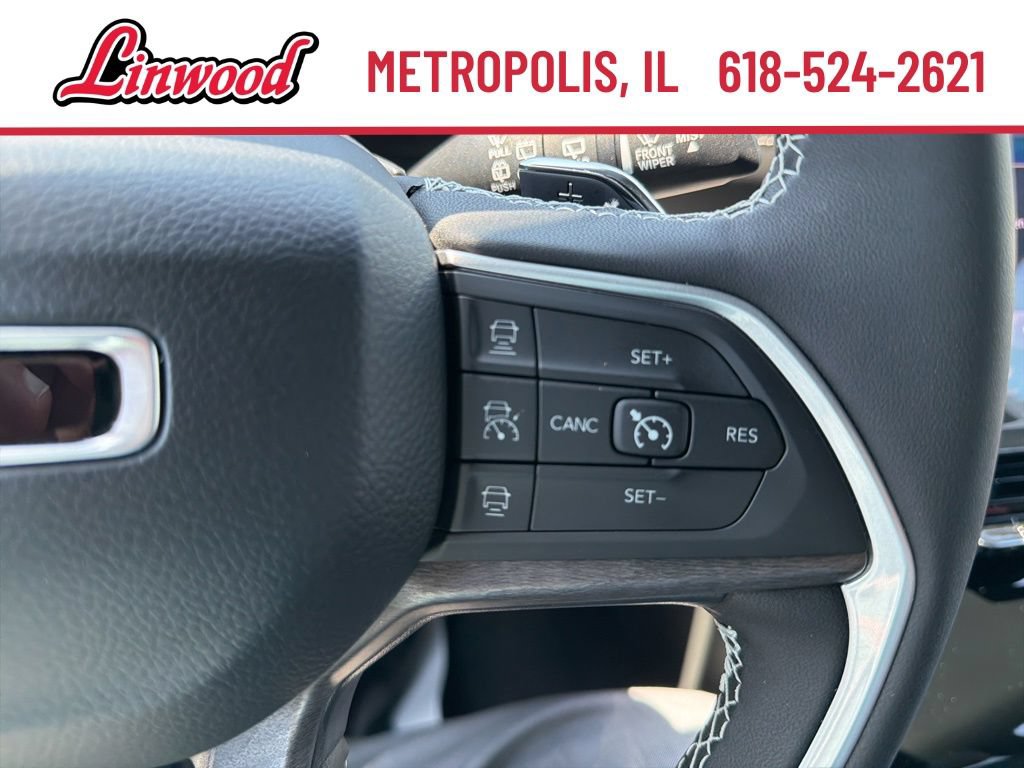 Used 2024 Jeep Grand Cherokee Limited w/ Black Appearance Package AWD/4WD image 18