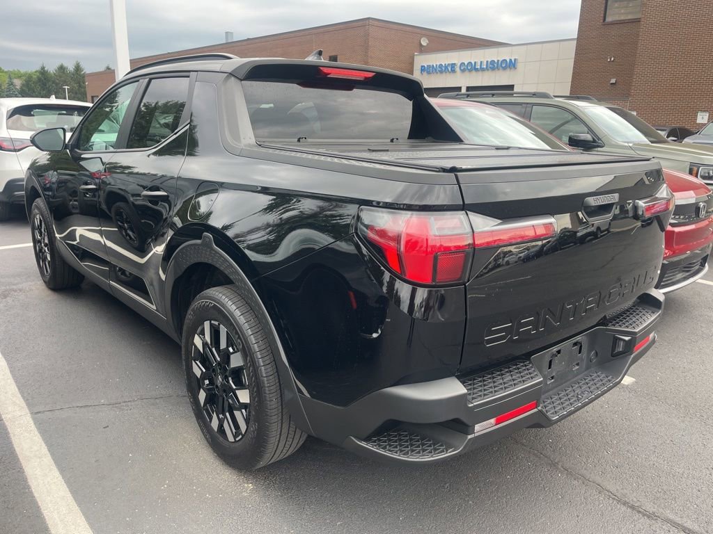Used 2025 Hyundai Santa Cruz SEL FWD image 2