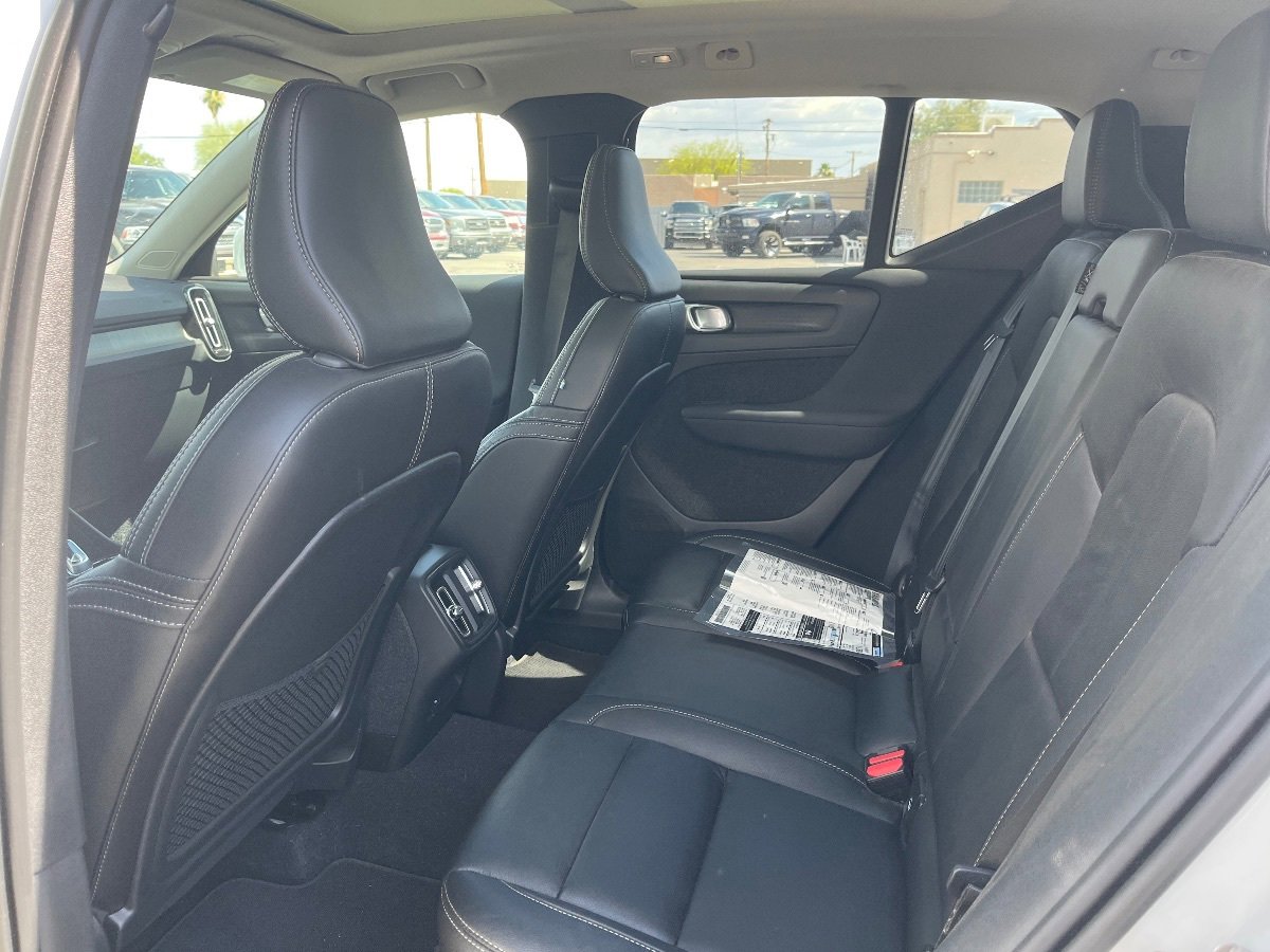 Used 2023 Volvo XC40 B5 Plus AWD/4WD image 13