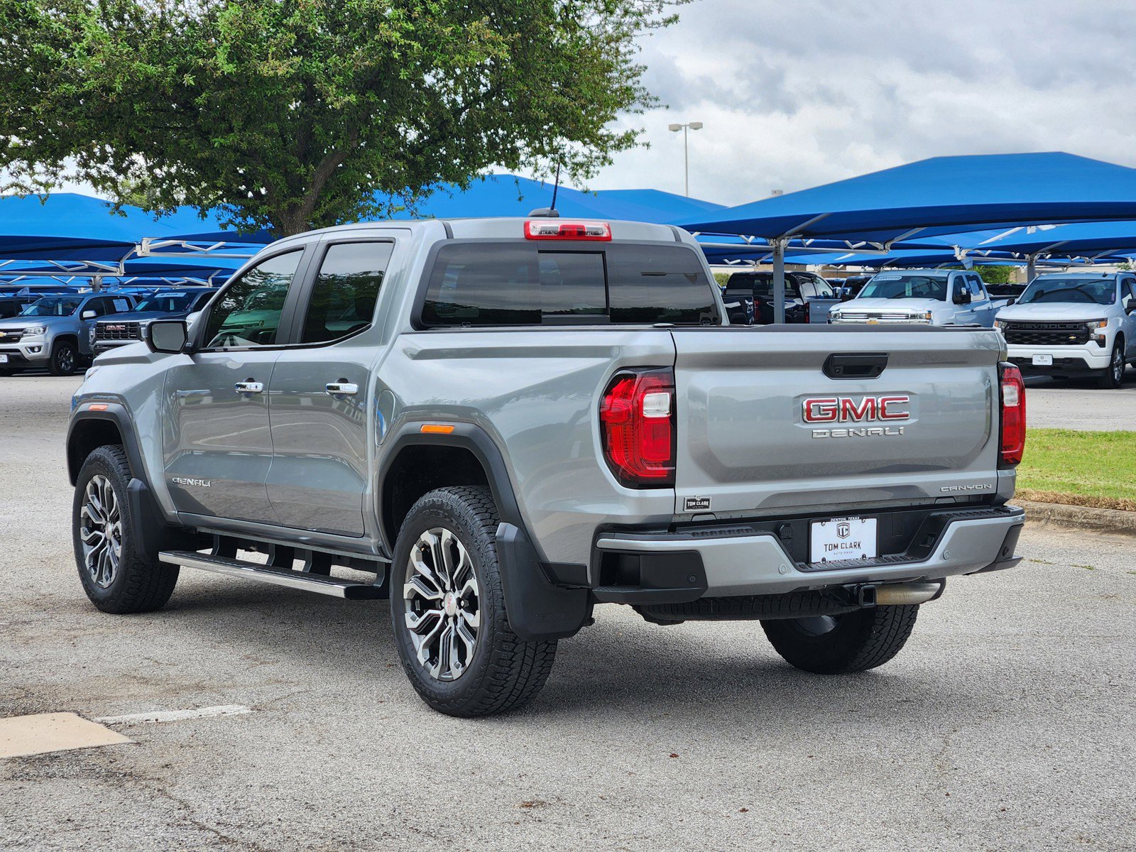 Used 2024 GMC Canyon Denali image 4