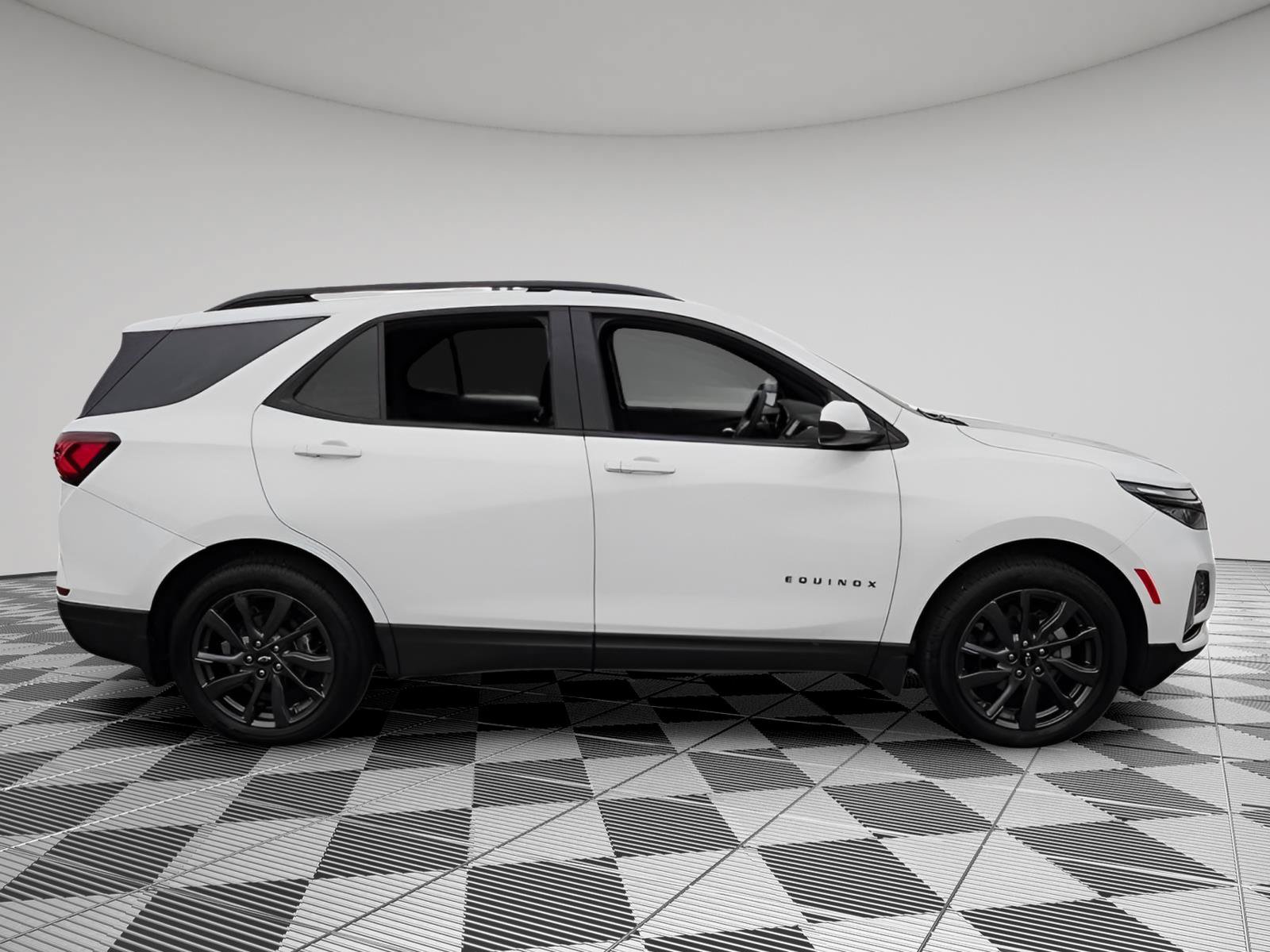Used 2024 Chevrolet Equinox RS w/ LPO, Floor Liner Package FWD image 8