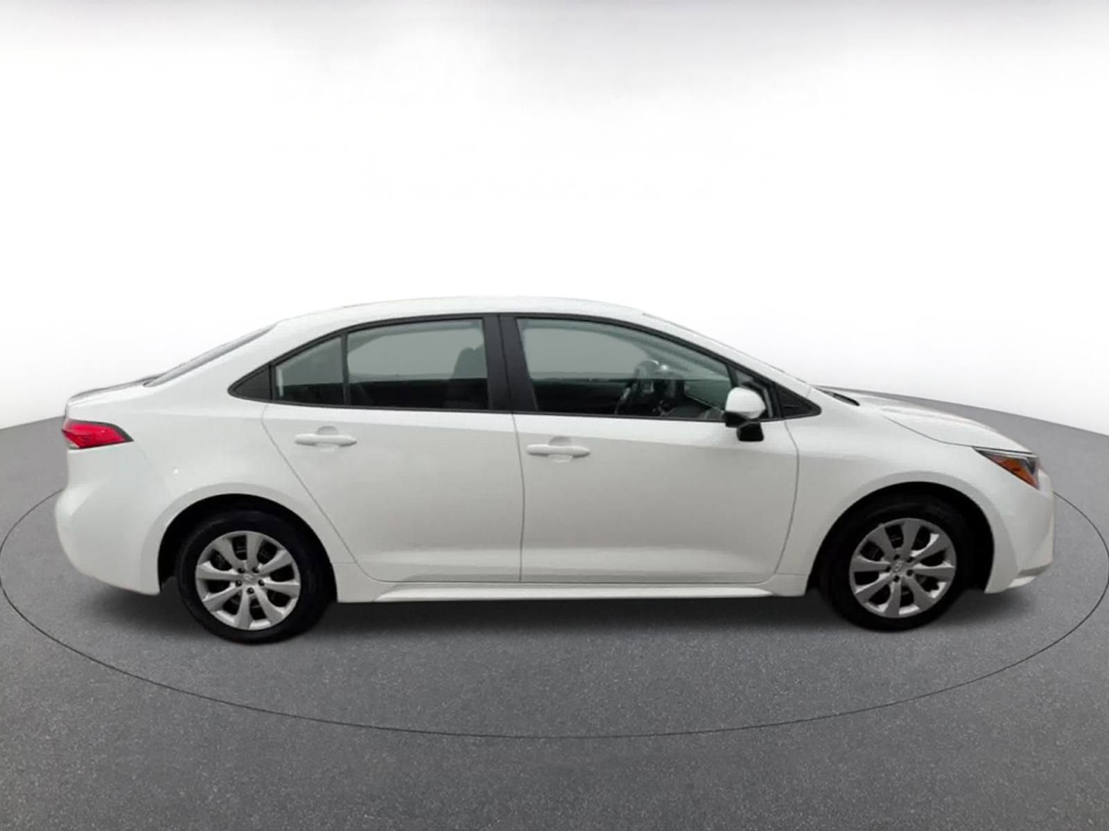 Used 2025 Toyota Corolla LE image 16