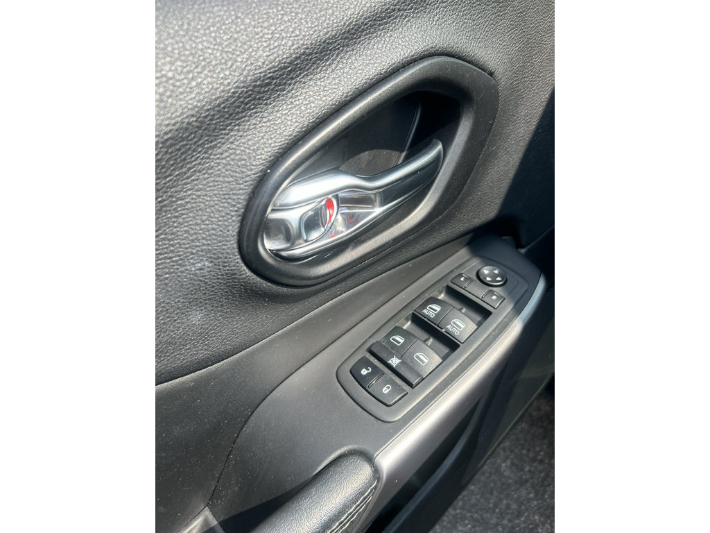 Used 2022 Jeep Cherokee Latitude Lux w/ Sun & Sound Group AWD/4WD image 17