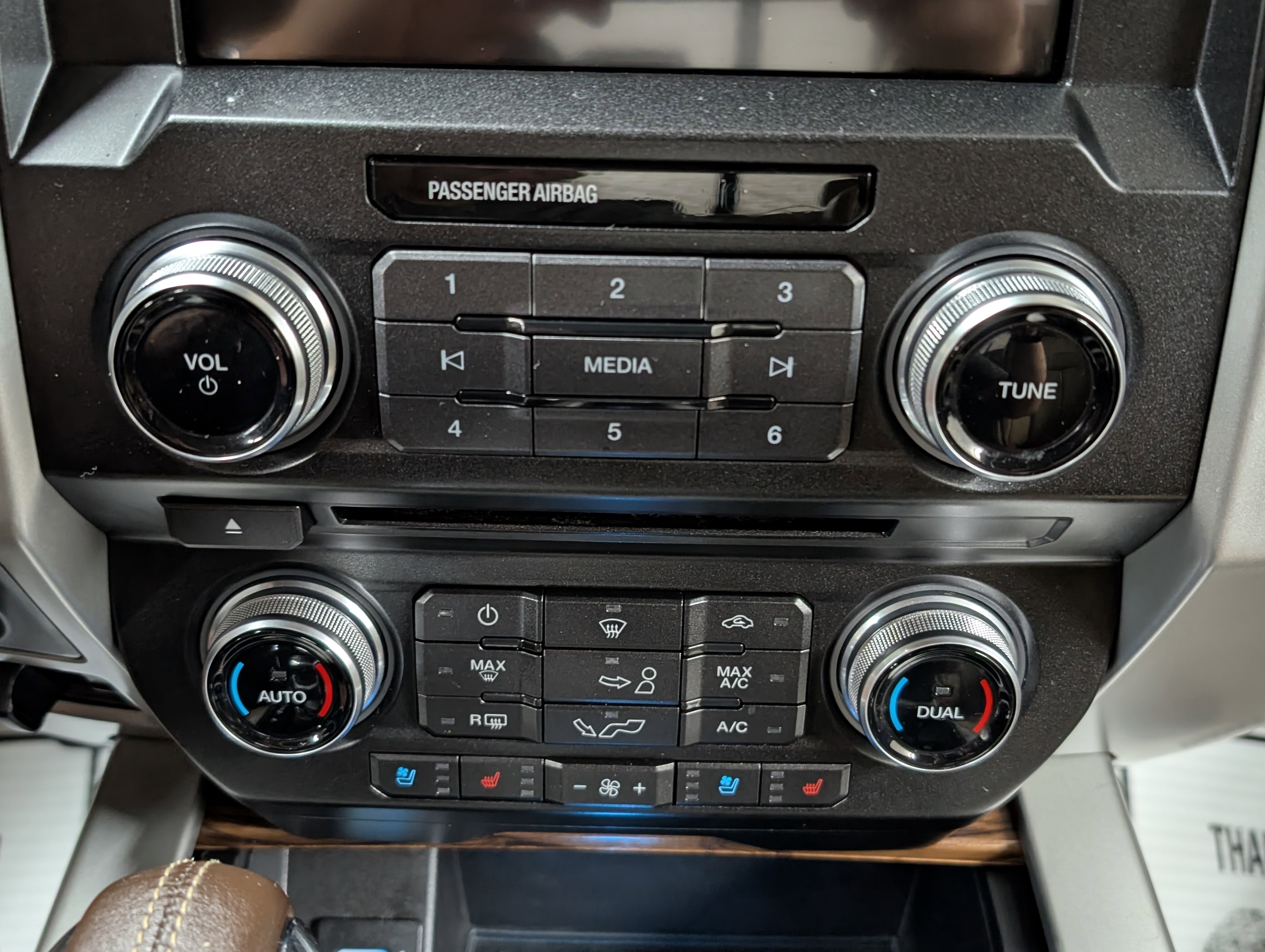 Used 2018 Ford F150 Lariat w/ Equipment Group 502A Luxury image 22