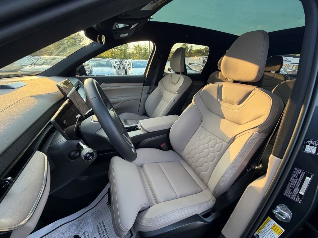 Used 2025 Volvo EX90 Ultra AWD/4WD image 12