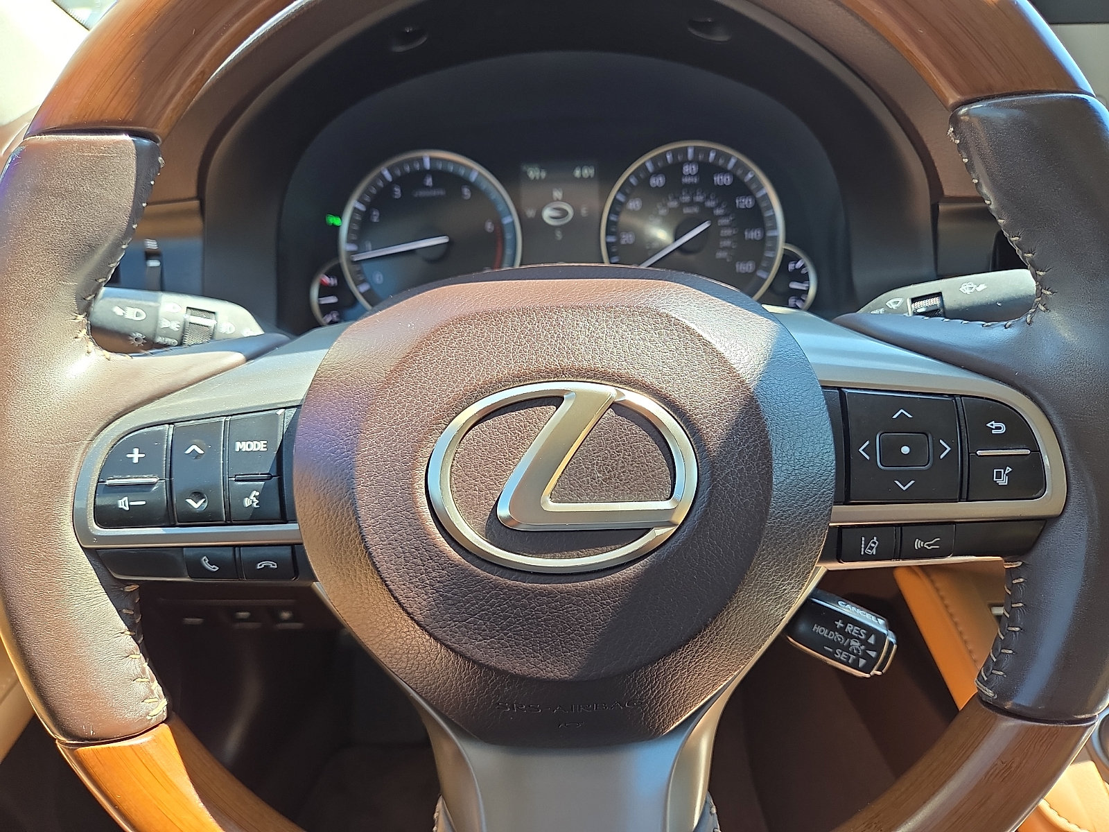 Used 2016 Lexus ES 350 w/ Luxury Package w/Wood Trim FWD image 24