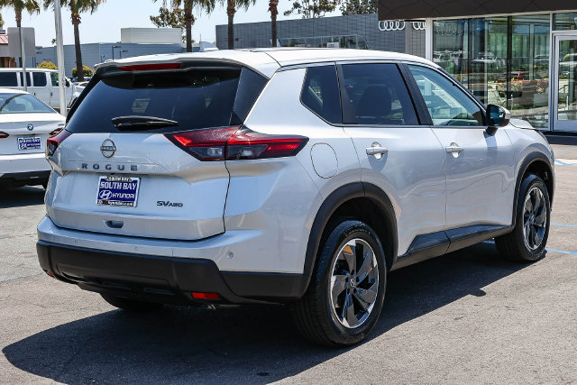 Used 2024 Nissan Rogue SV AWD/4WD image 6