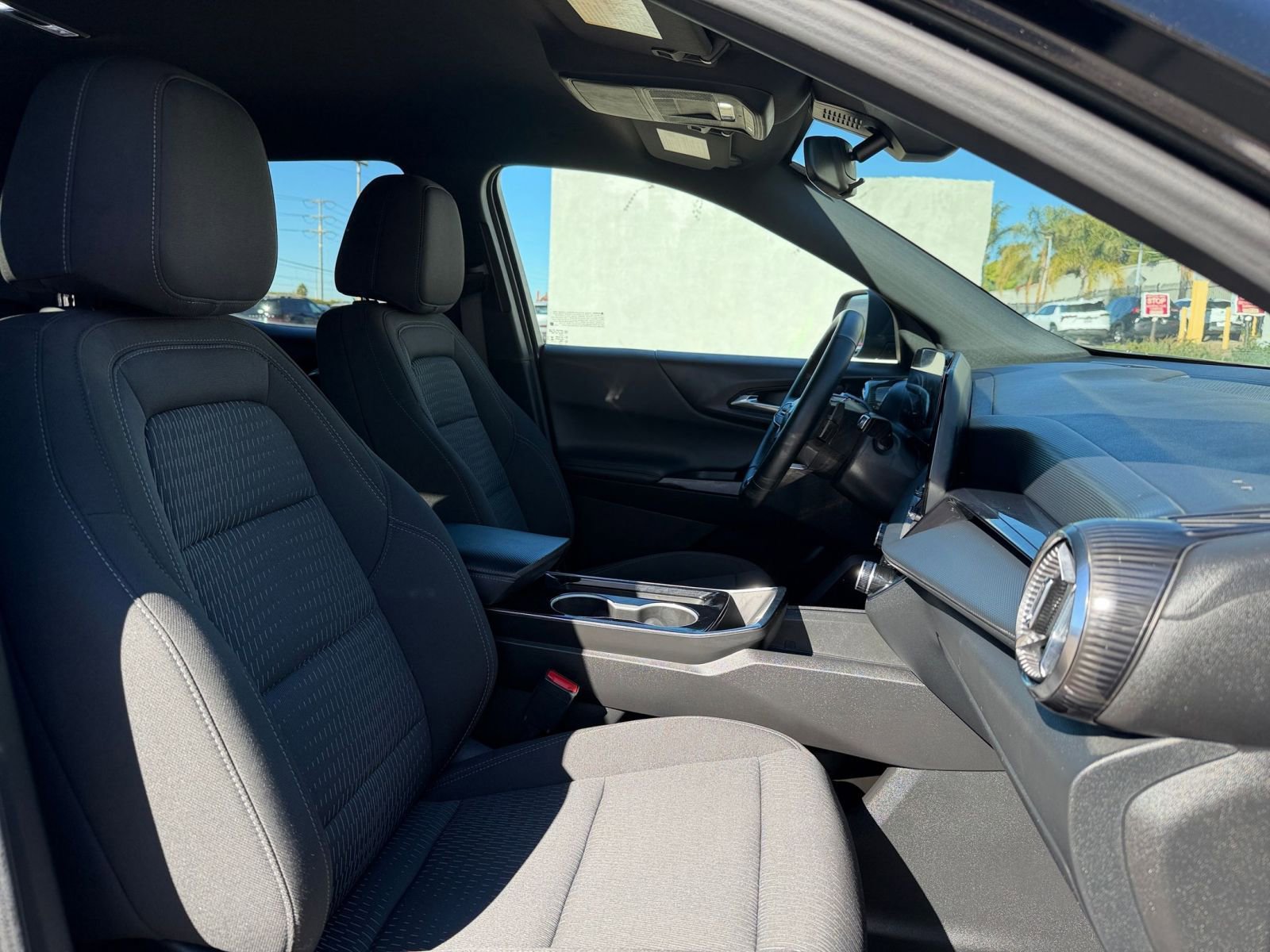 Used 2025 Chevrolet Equinox LT image 35