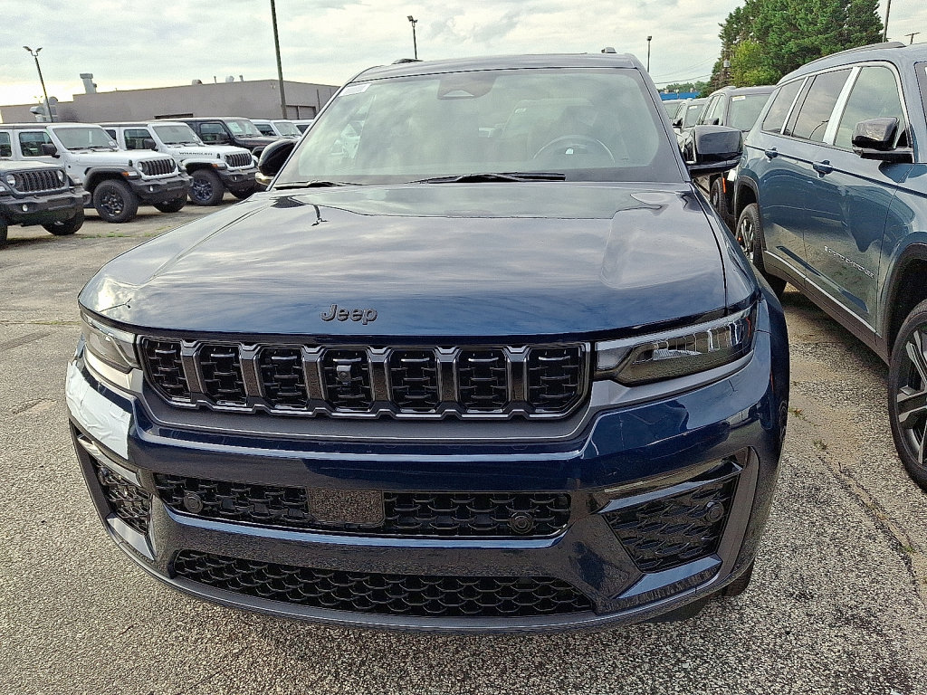 New 2027 Jeep Grand Cherokee L Limited AWD/4WD image 2