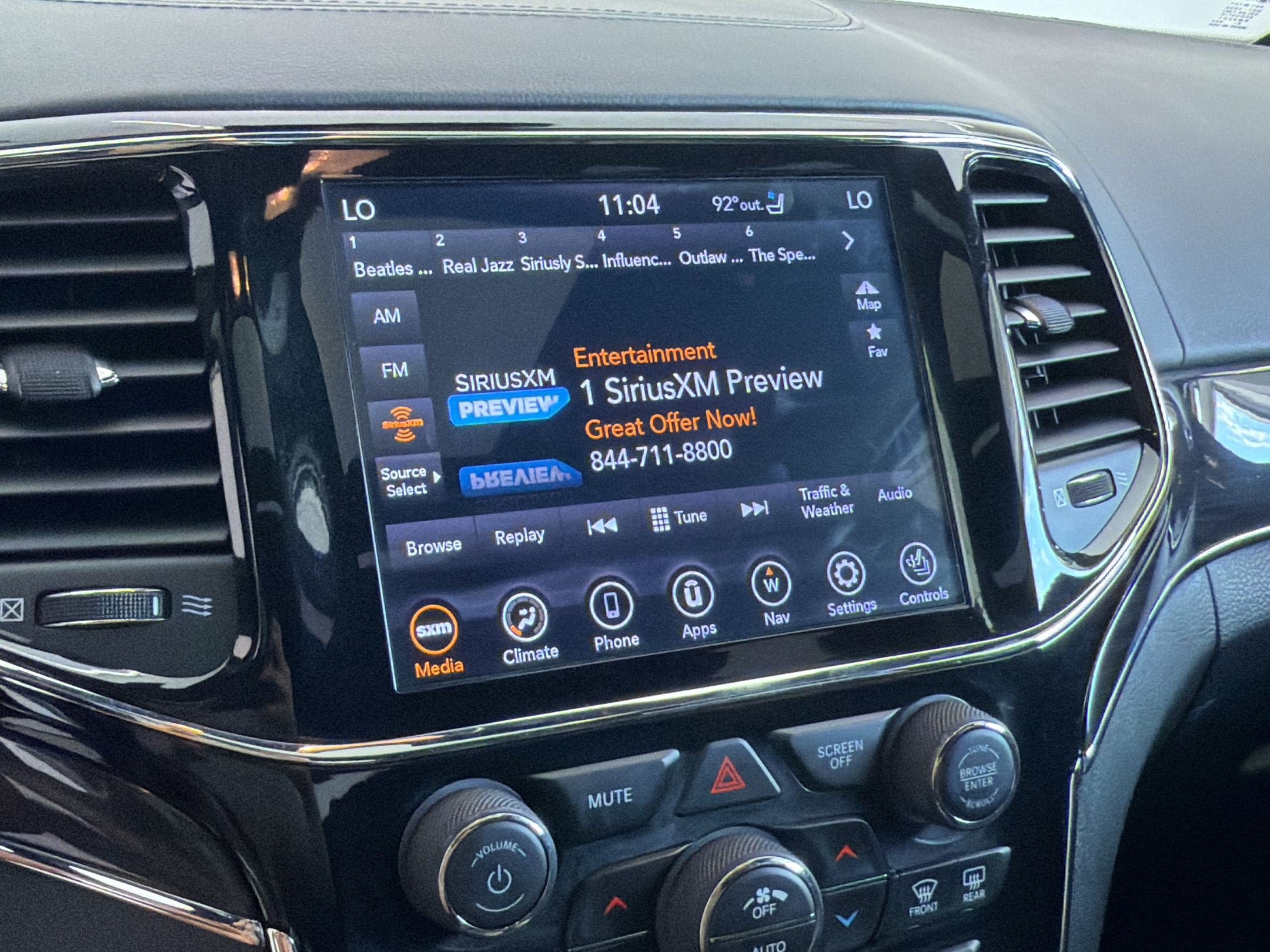 Used 2020 Jeep Grand Cherokee Overland AWD/4WD image 22