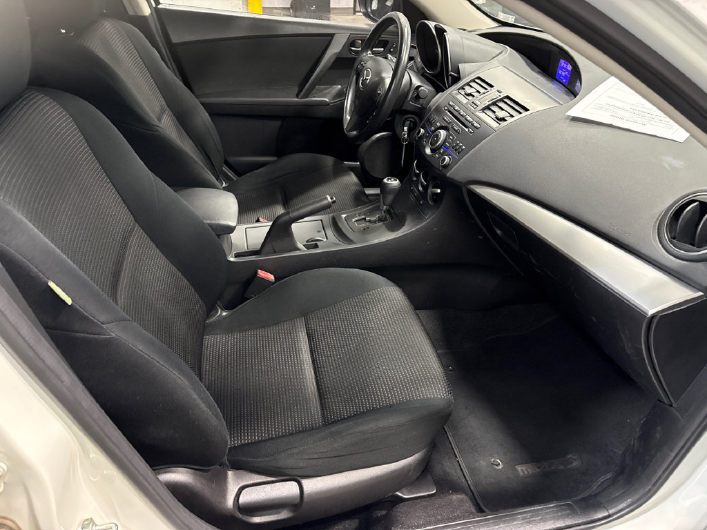 Used 2013 MAZDA MAZDA3 i Sport FWD image 13