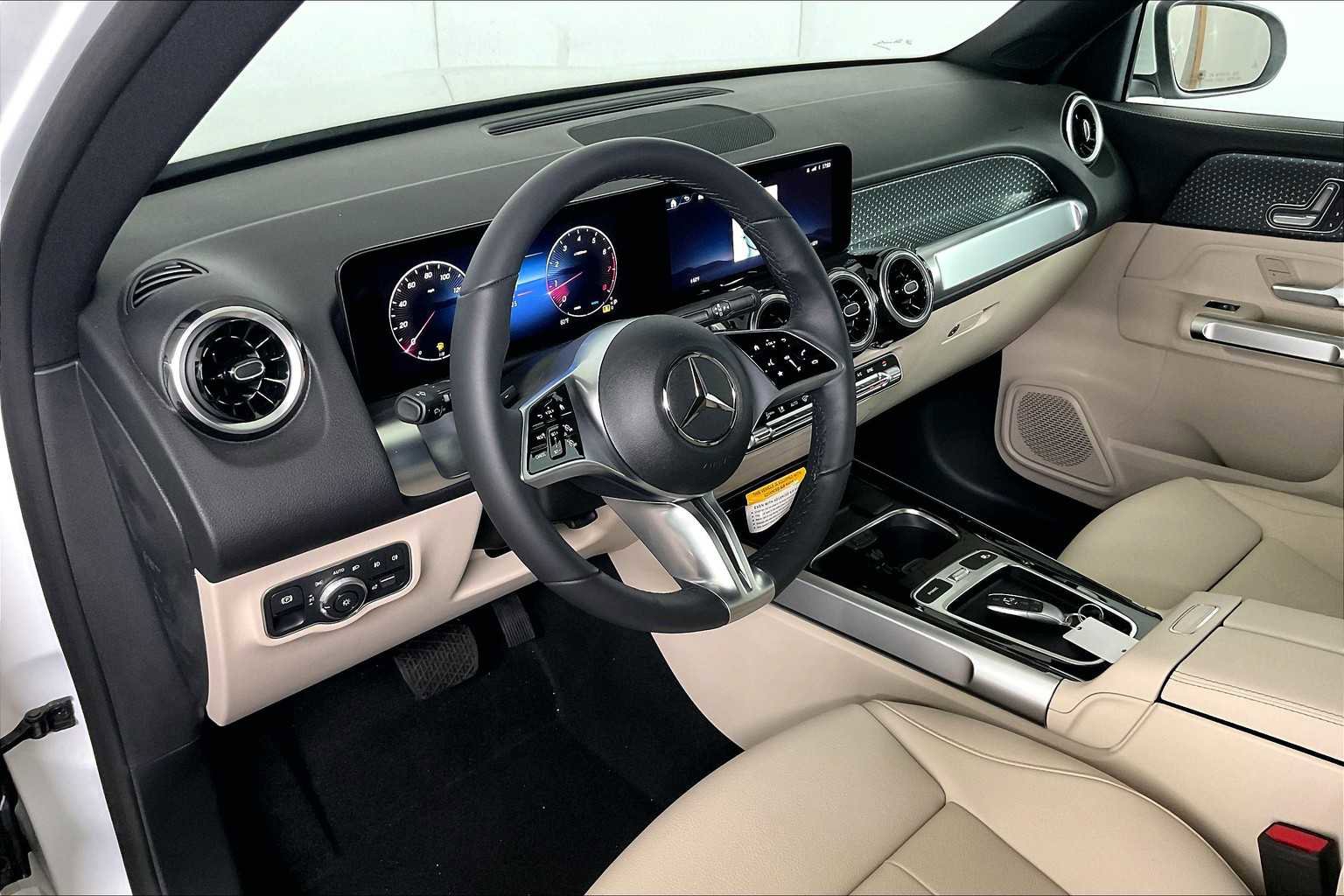 New 2025 Mercedes-Benz GLB 250 4MATIC image 10