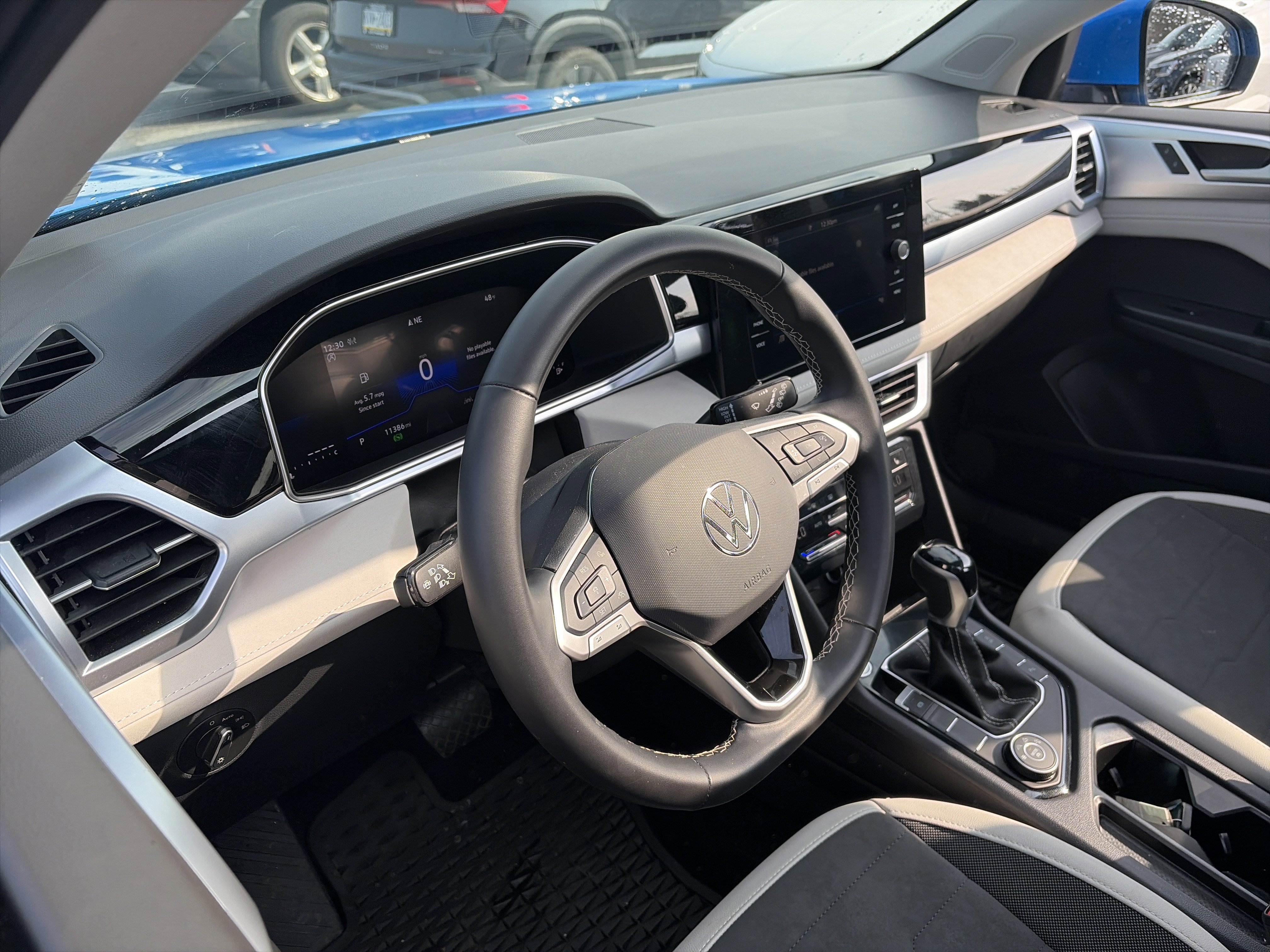 Certified 2025 Volkswagen Taos SE image 11