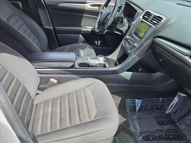 Used 2019 Ford Fusion SE FWD image 21