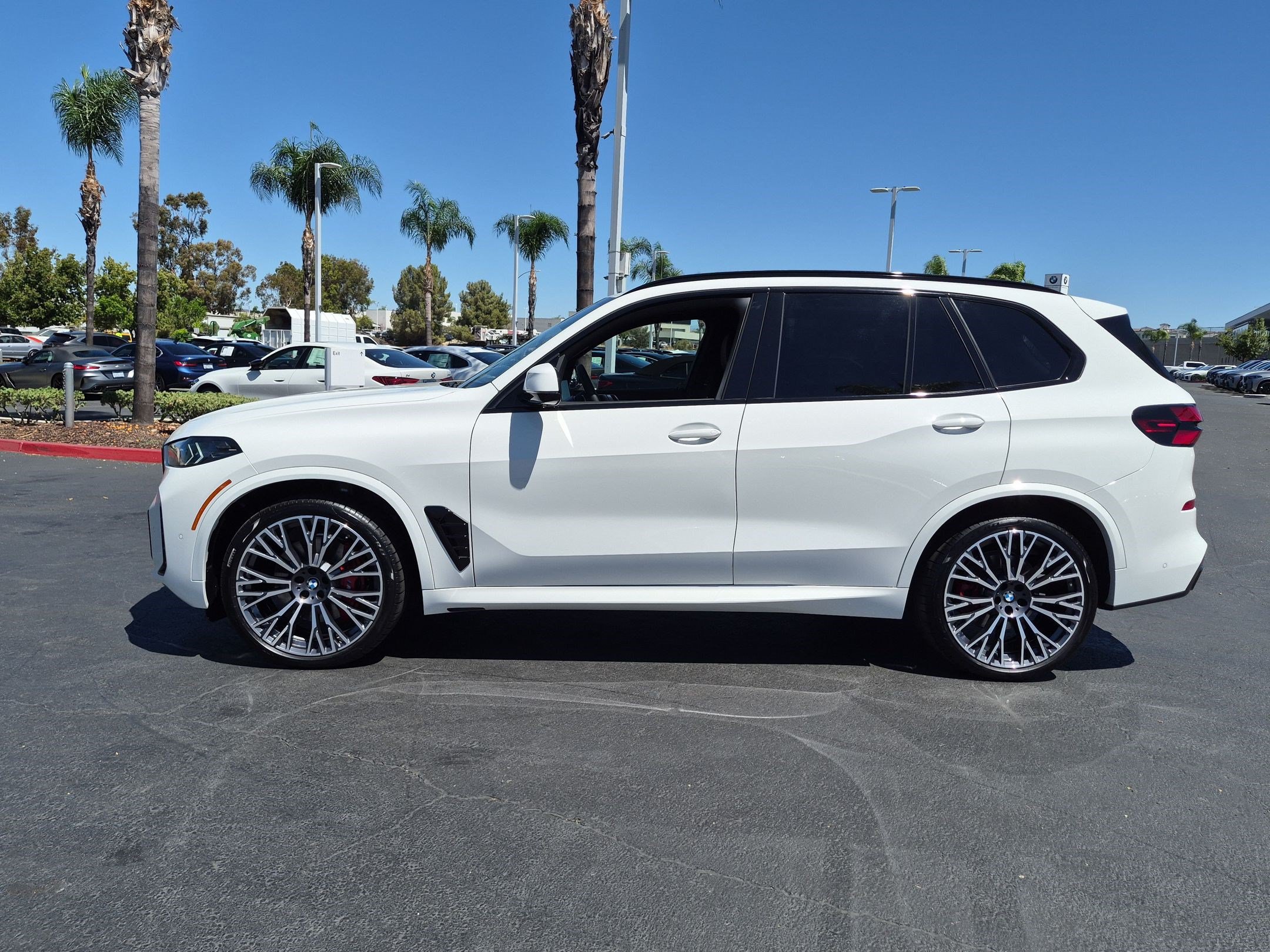 Used 2026 BMW X5 xDrive40i w/ M Sport Package AWD/4WD image 7