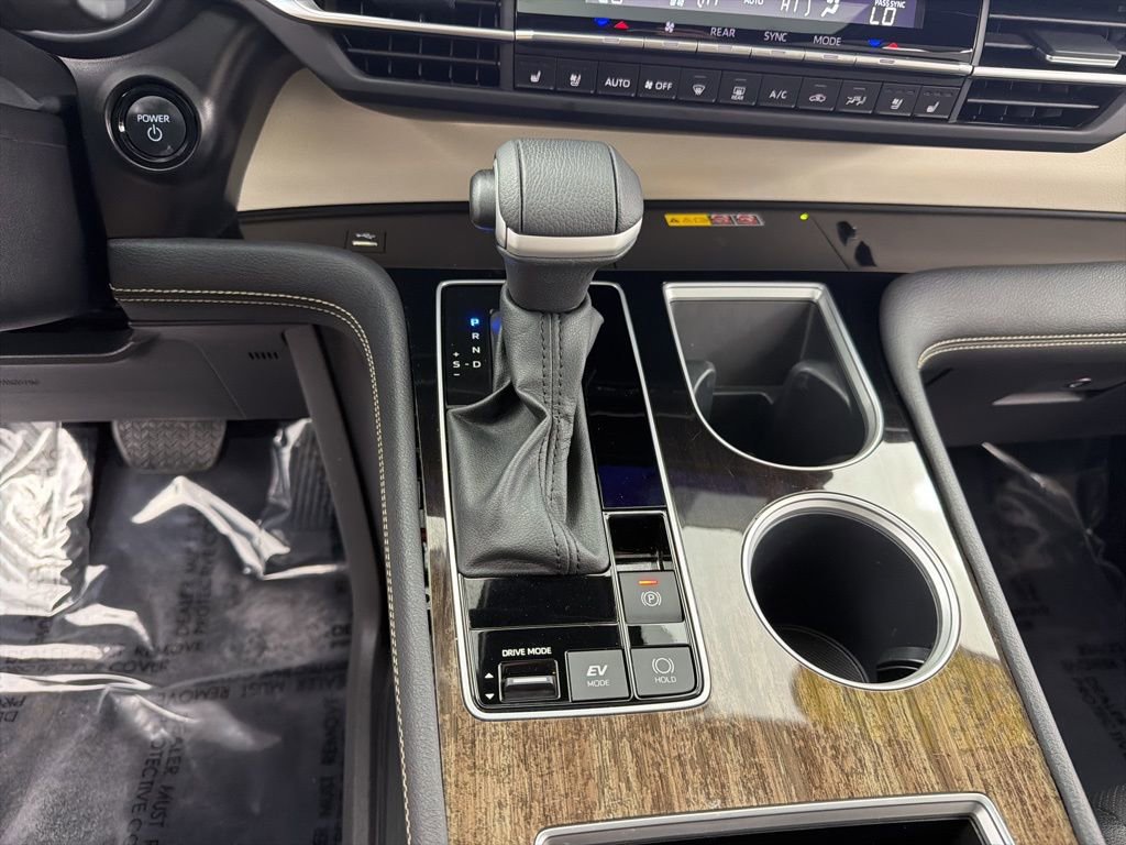 Used 2025 Toyota Sienna Platinum image 15