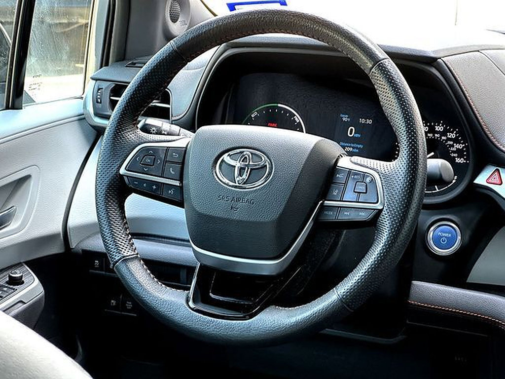 Certified 2023 Toyota Sienna XSE w/ XSE Plus Package FWD image 32