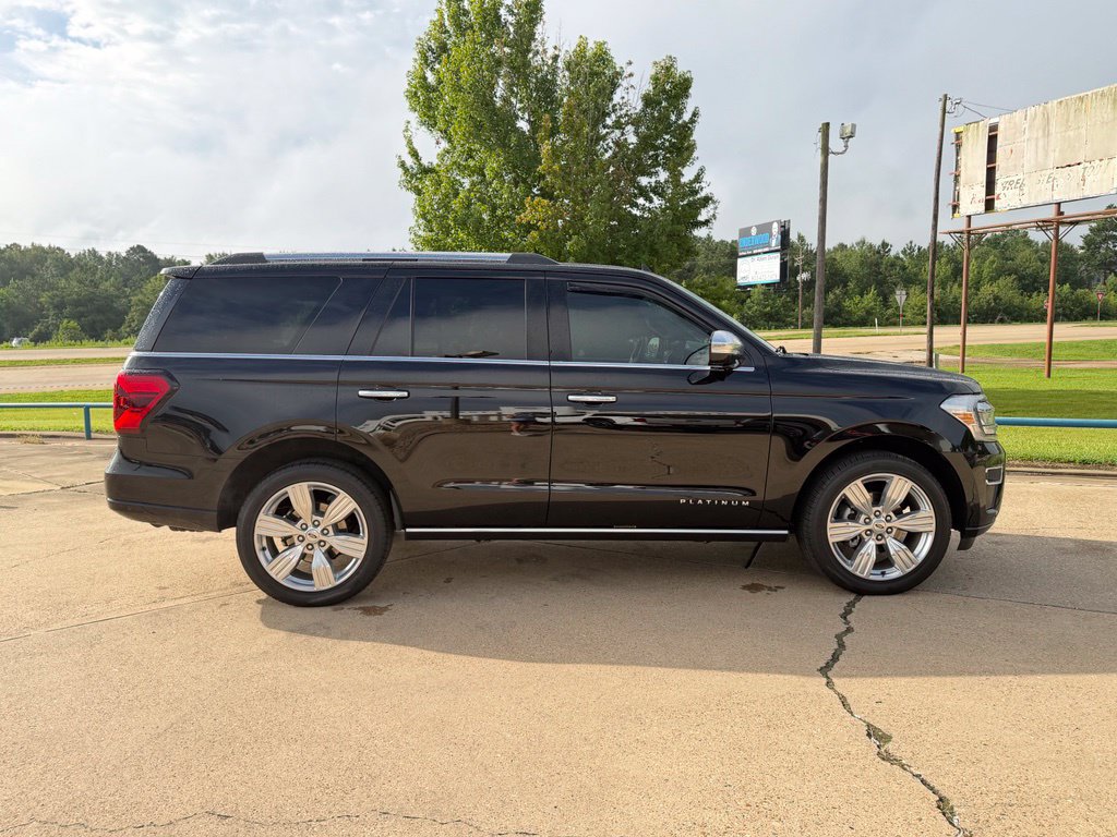 Used 2024 Ford Expedition Platinum RWD image 7