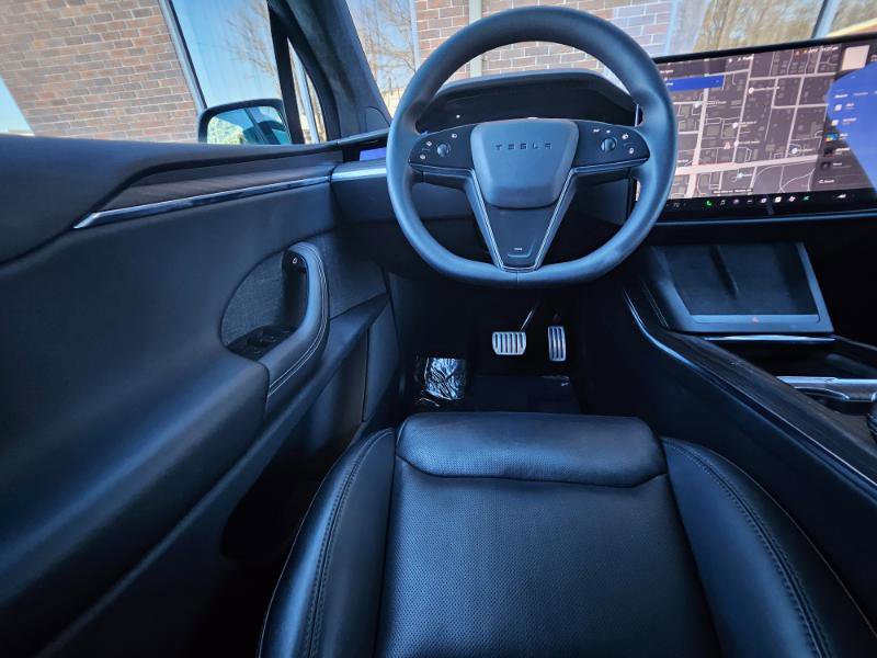 Used 2023 Tesla Model X image 2
