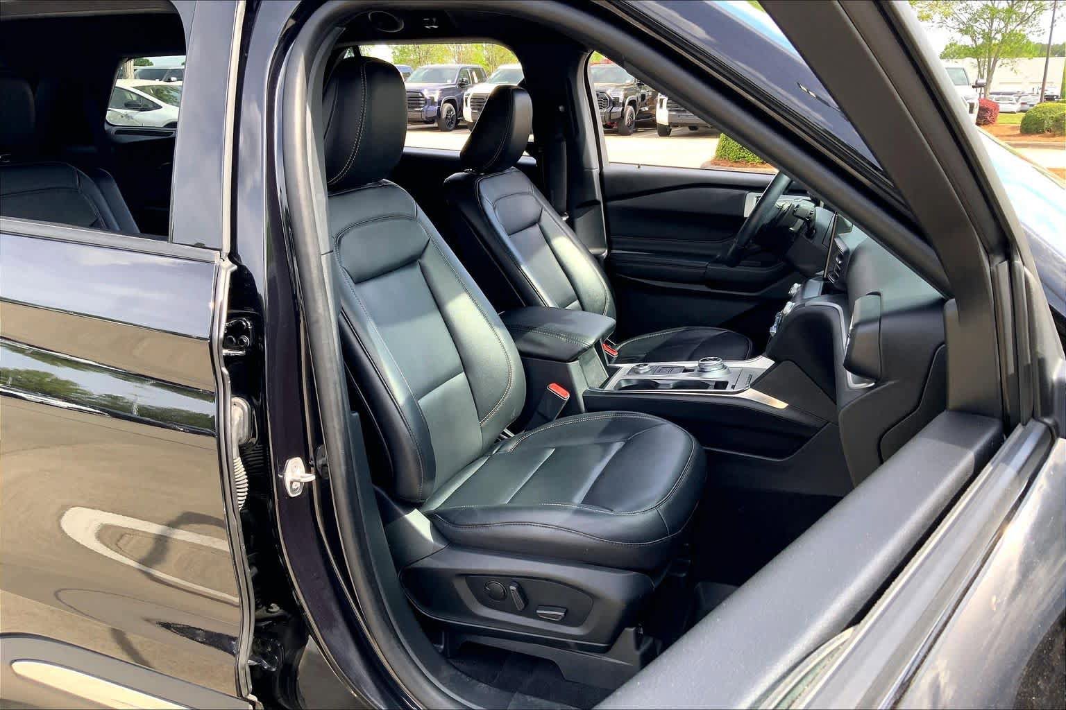 Used 2020 Ford Explorer XLT w/ Equipment Group 202A image 9