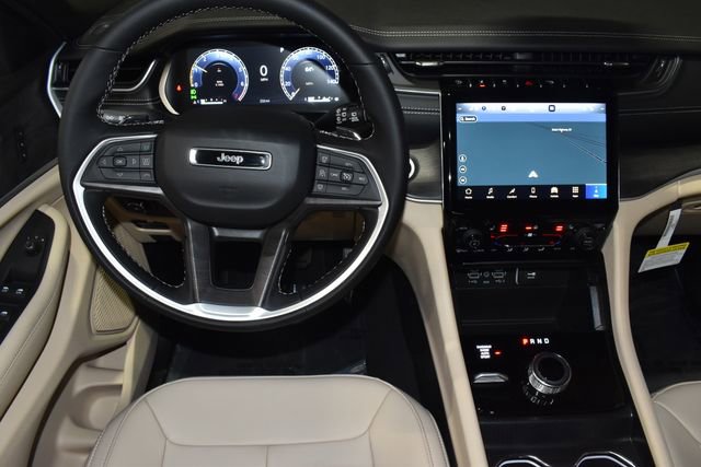 New 2025 Jeep Grand Cherokee Limited w/ Trailer Tow Package image 13