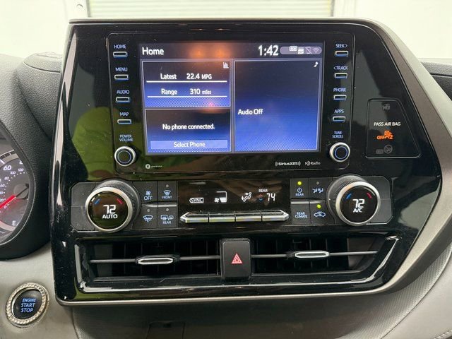 Used 2021 Toyota Highlander LE image 14