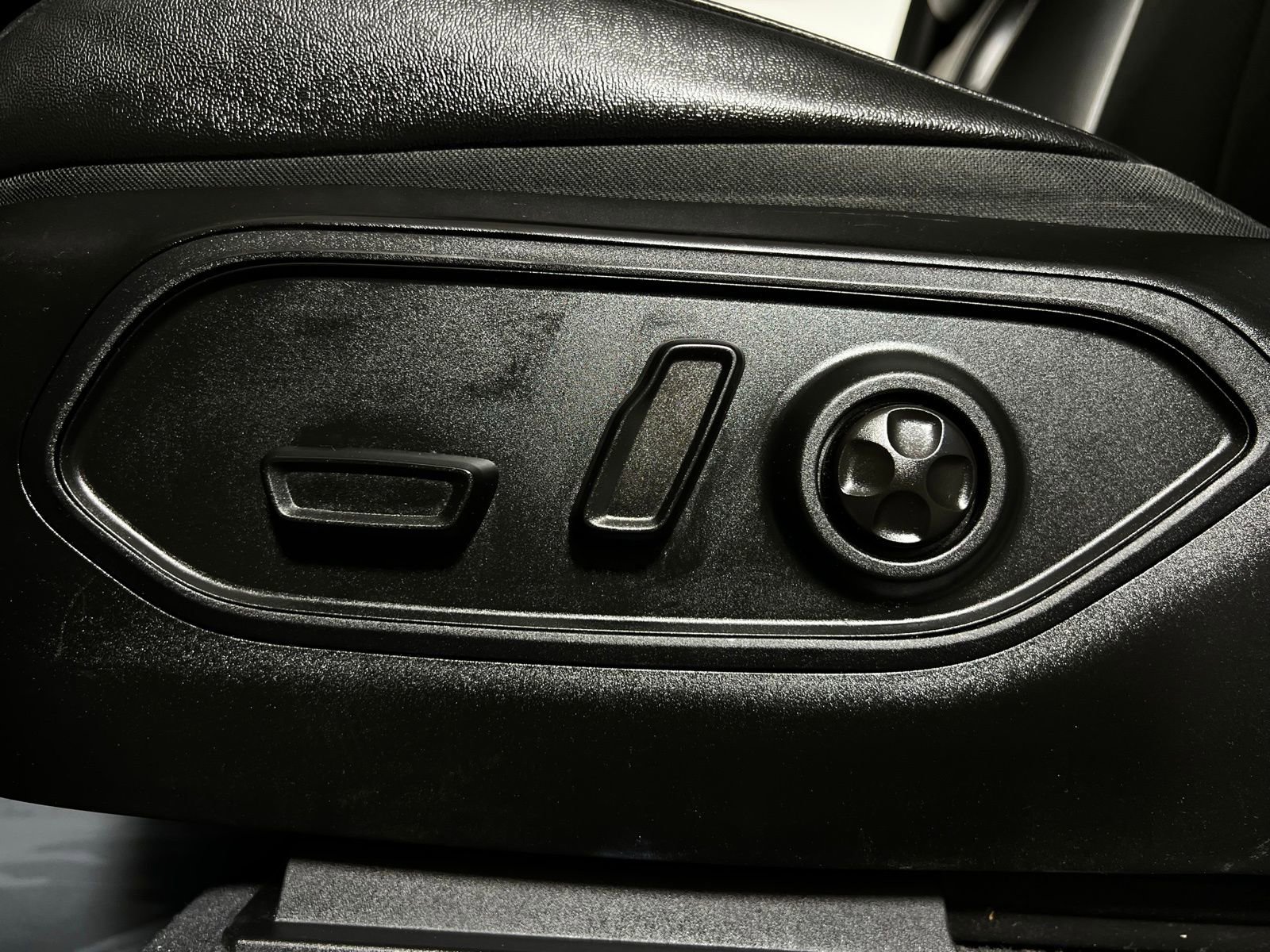 Used 2023 Jeep Grand Cherokee Altitude image 14