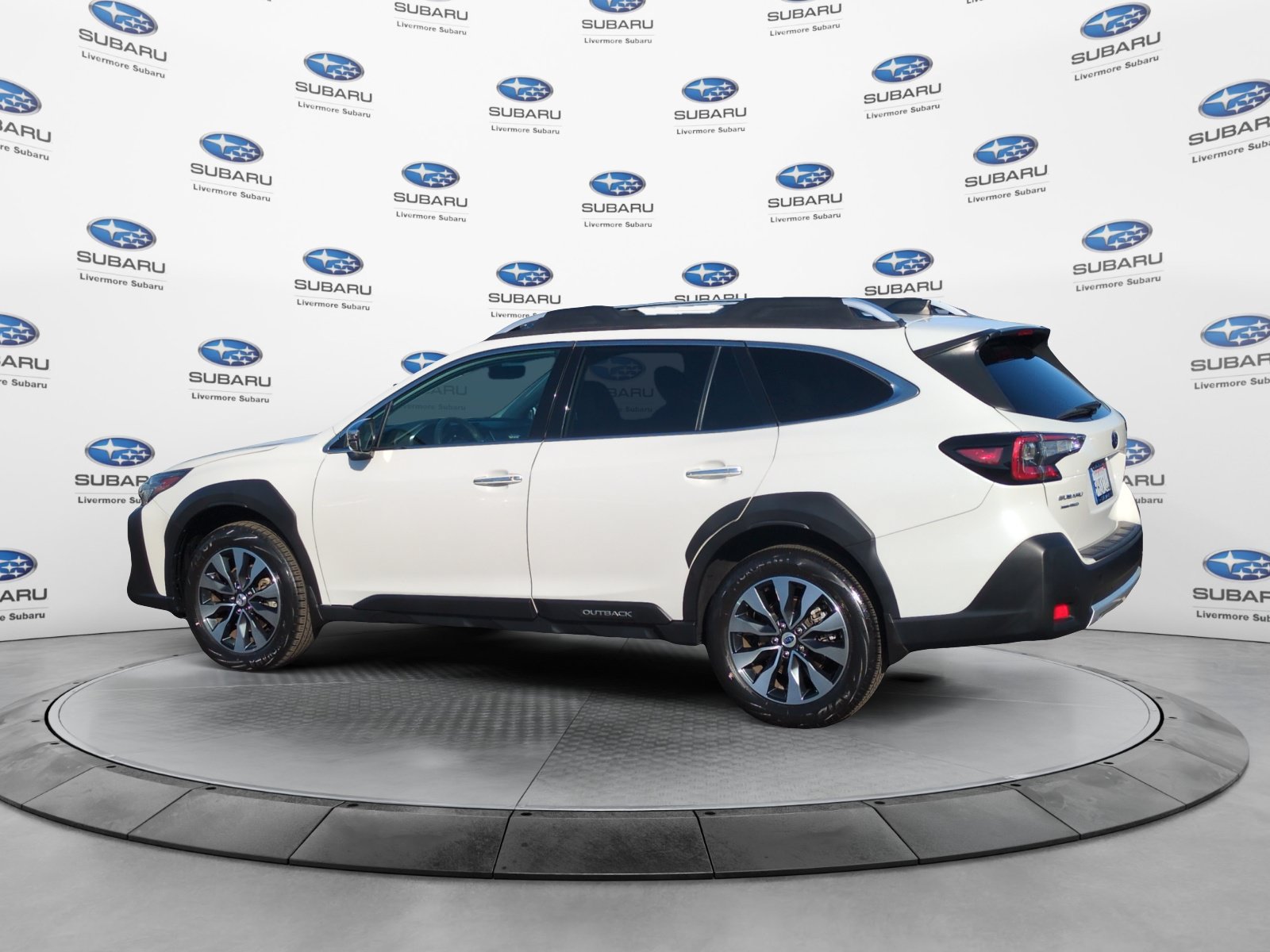 Used 2024 Subaru Outback Touring XT AWD/4WD image 3