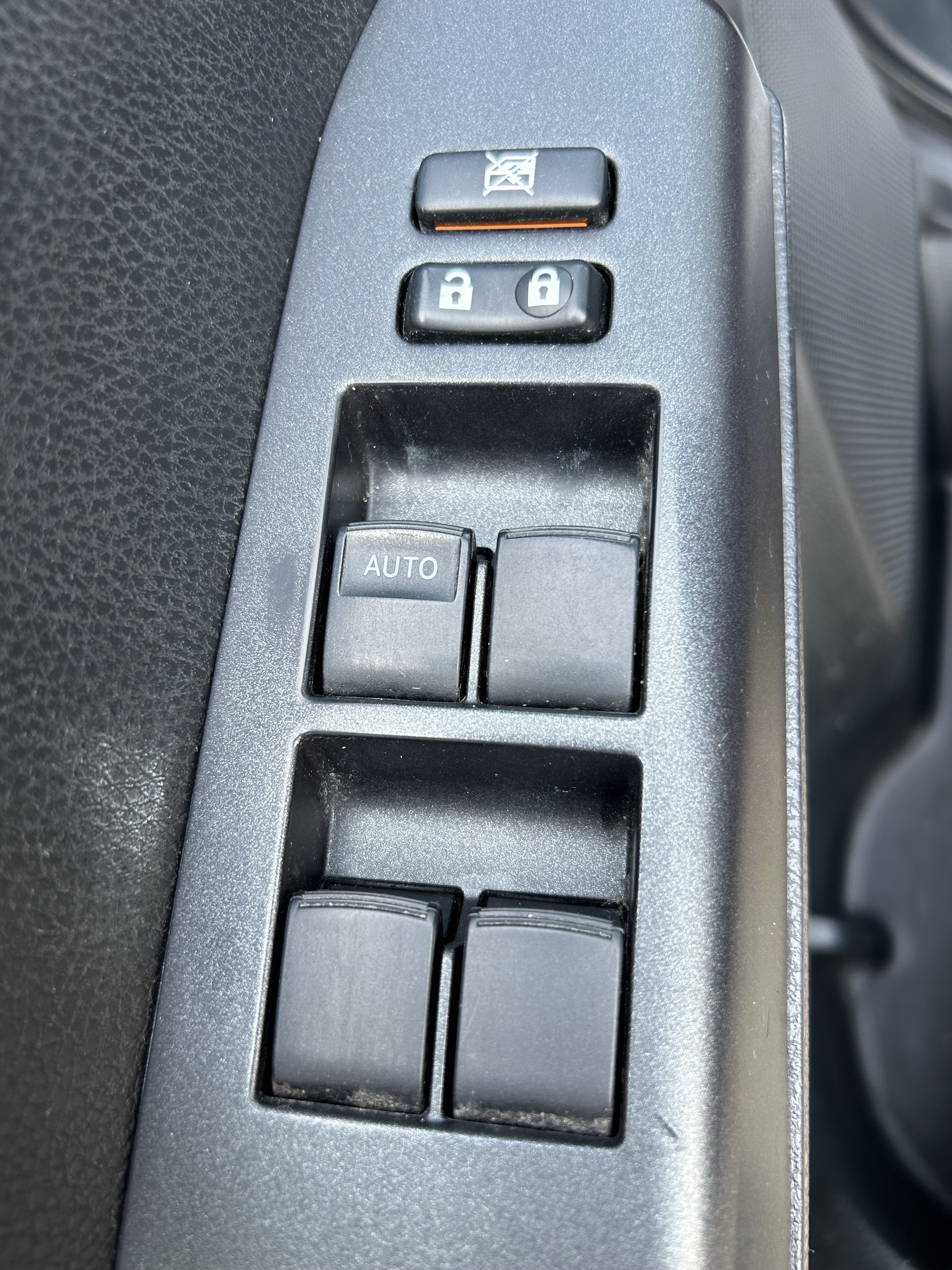 Used 2018 Toyota RAV4 XLE AWD/4WD image 16