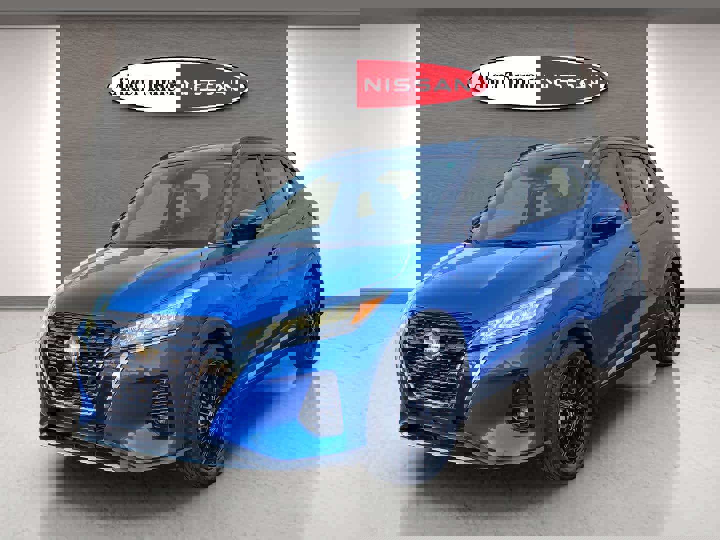 Used 2022 Nissan Kicks SR w/ Premium Package image 3