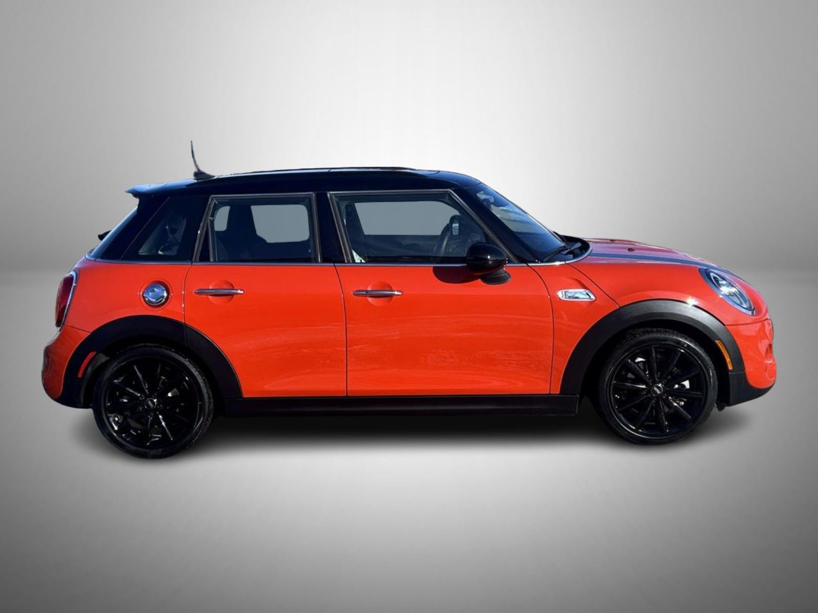 Used 2019 MINI Cooper S w/ Signature Upholstery Package image 4