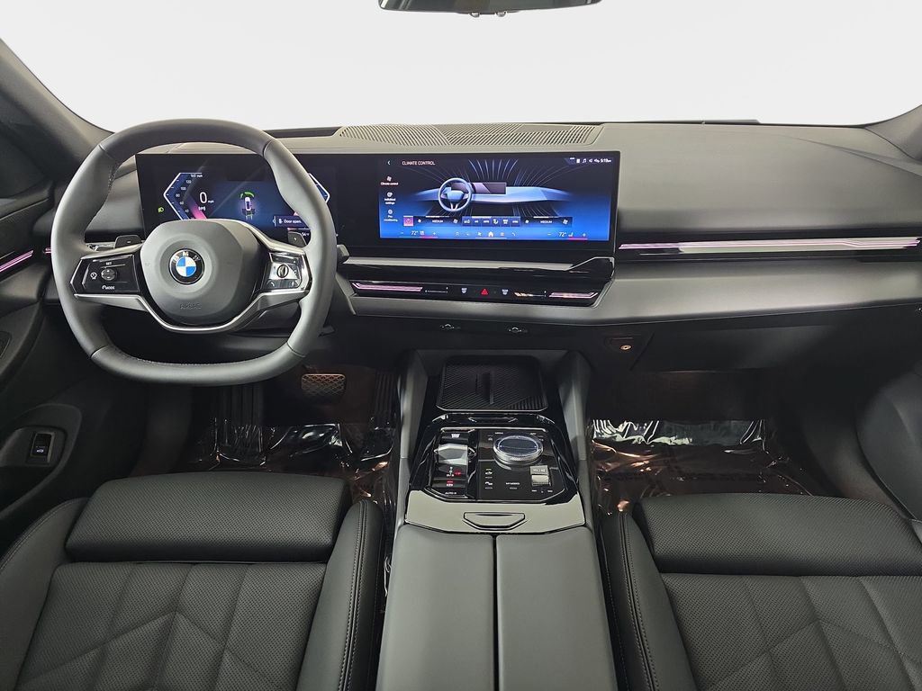 Used 2025 BMW 530i xDrive w/ Premium Package image 15