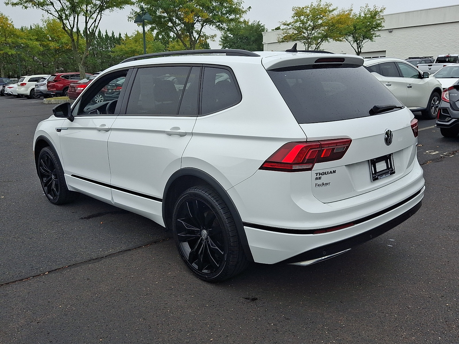 Used 2020 Volkswagen Tiguan SE R-Line AWD/4WD image 4