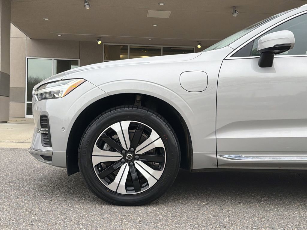 Used 2023 Volvo XC60 T8 Plus image 14