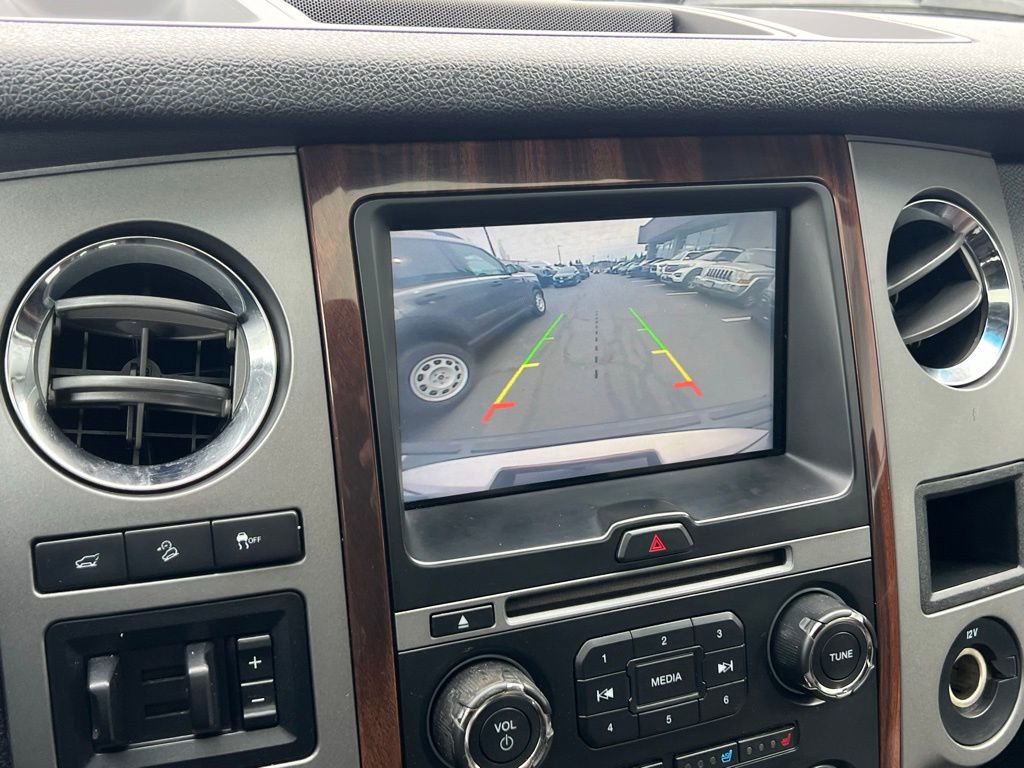 Used 2015 Ford Expedition Platinum image 25