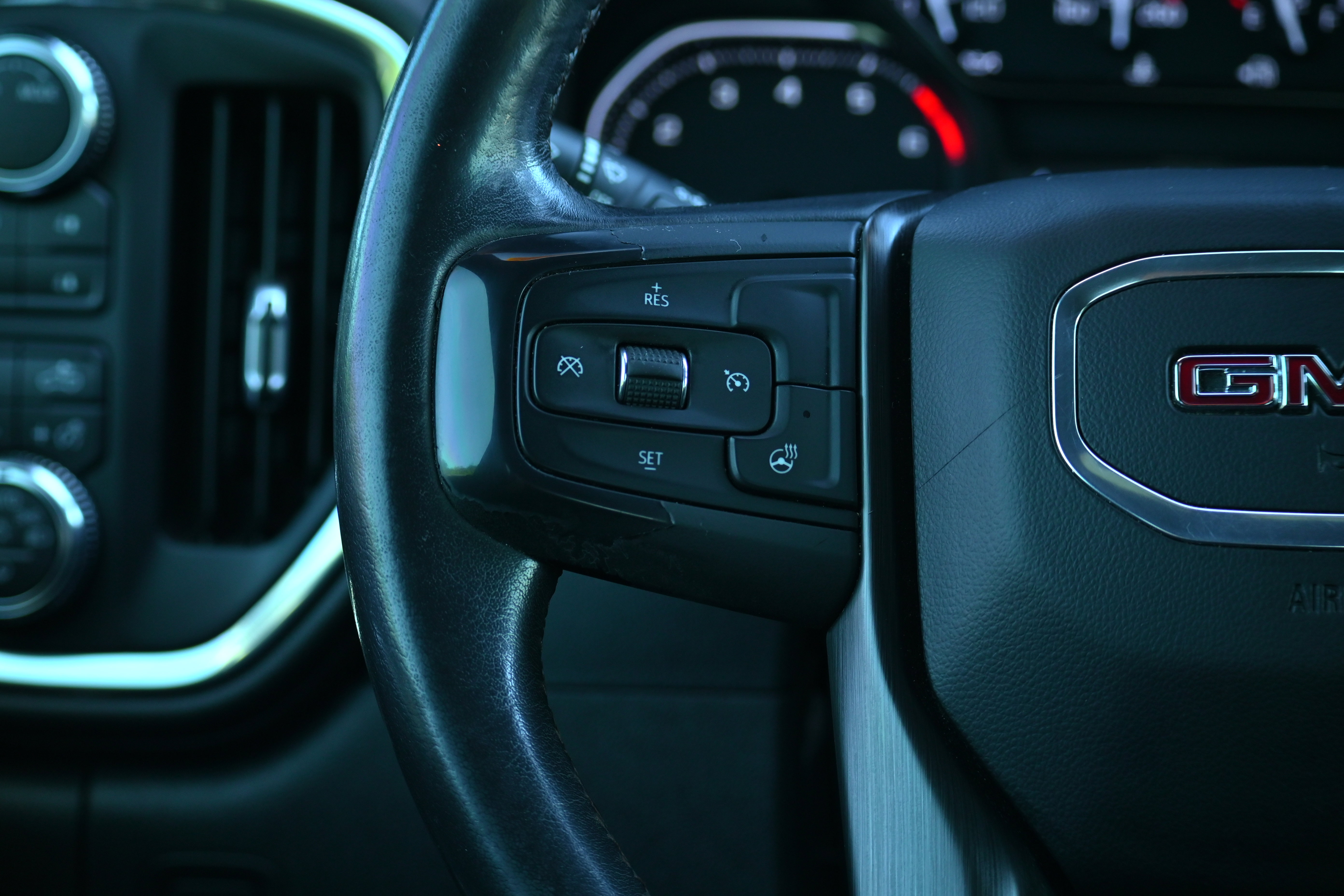 Used 2022 GMC Sierra 2500 AT4 w/ AT4 Preferred Package image 18