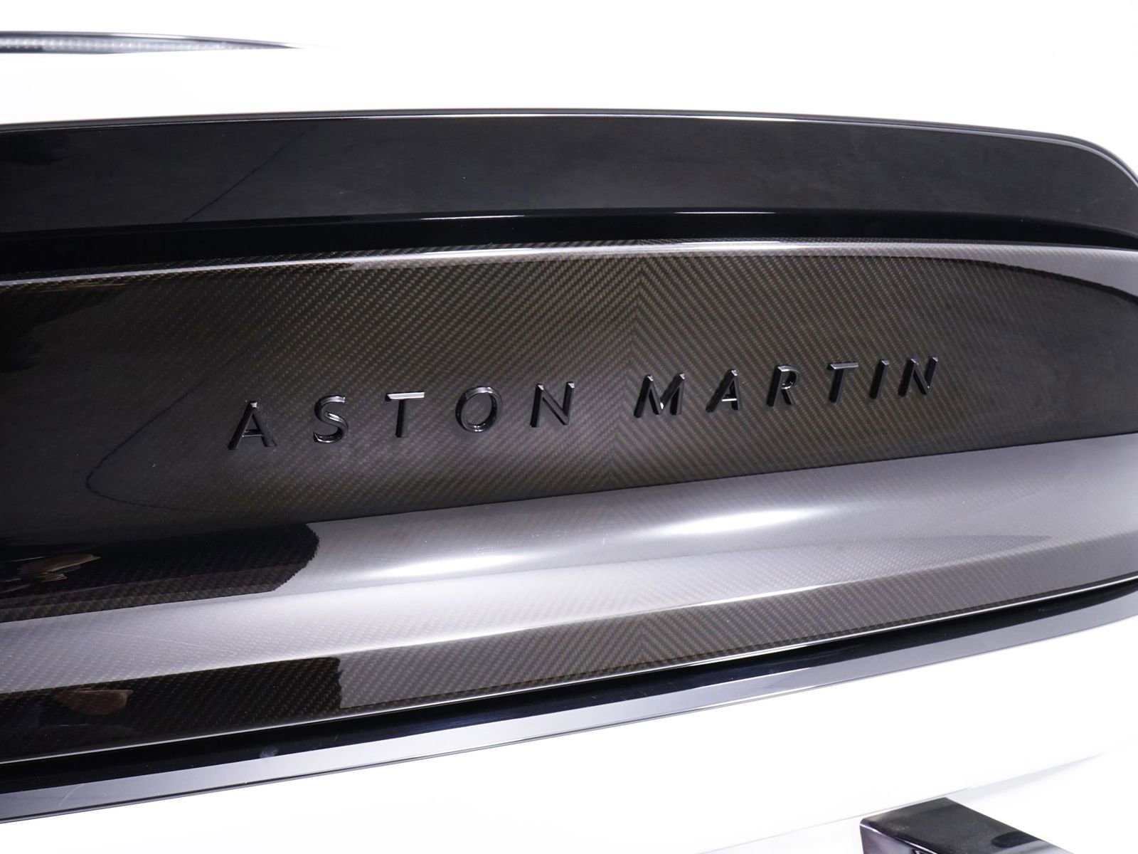 Used 2025 Aston Martin Vanquish image 21