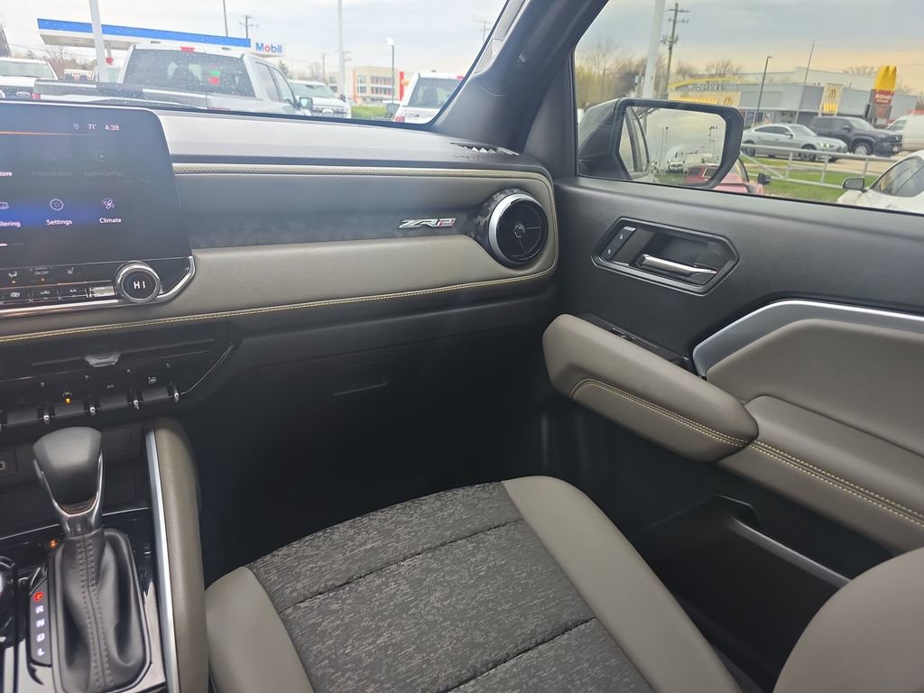 Used 2024 Chevrolet Colorado ZR2 w/ Technology Package AWD/4WD image 28