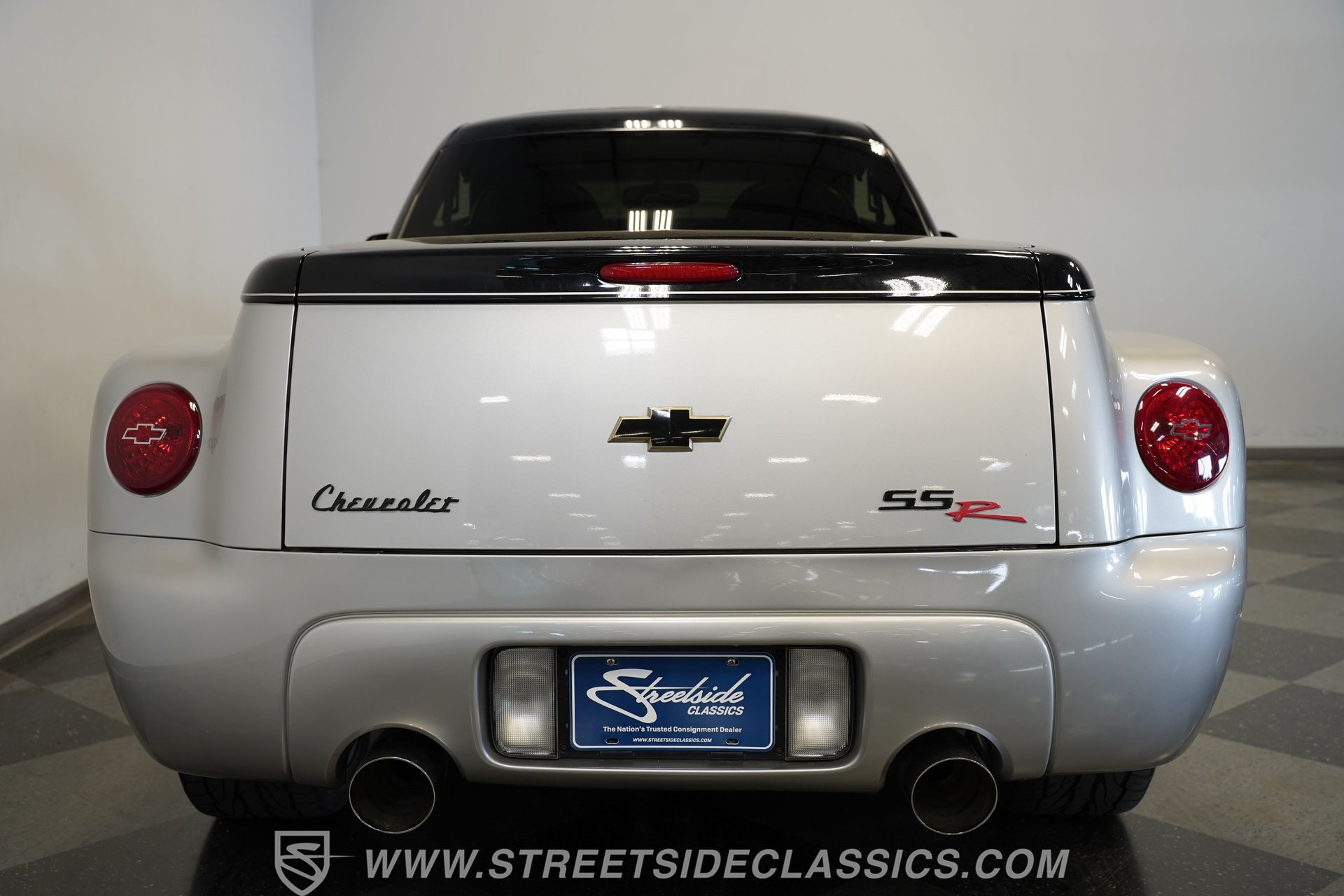 Used 2006 Chevrolet SSR w/ Preferred Equipment Group RWD image 11
