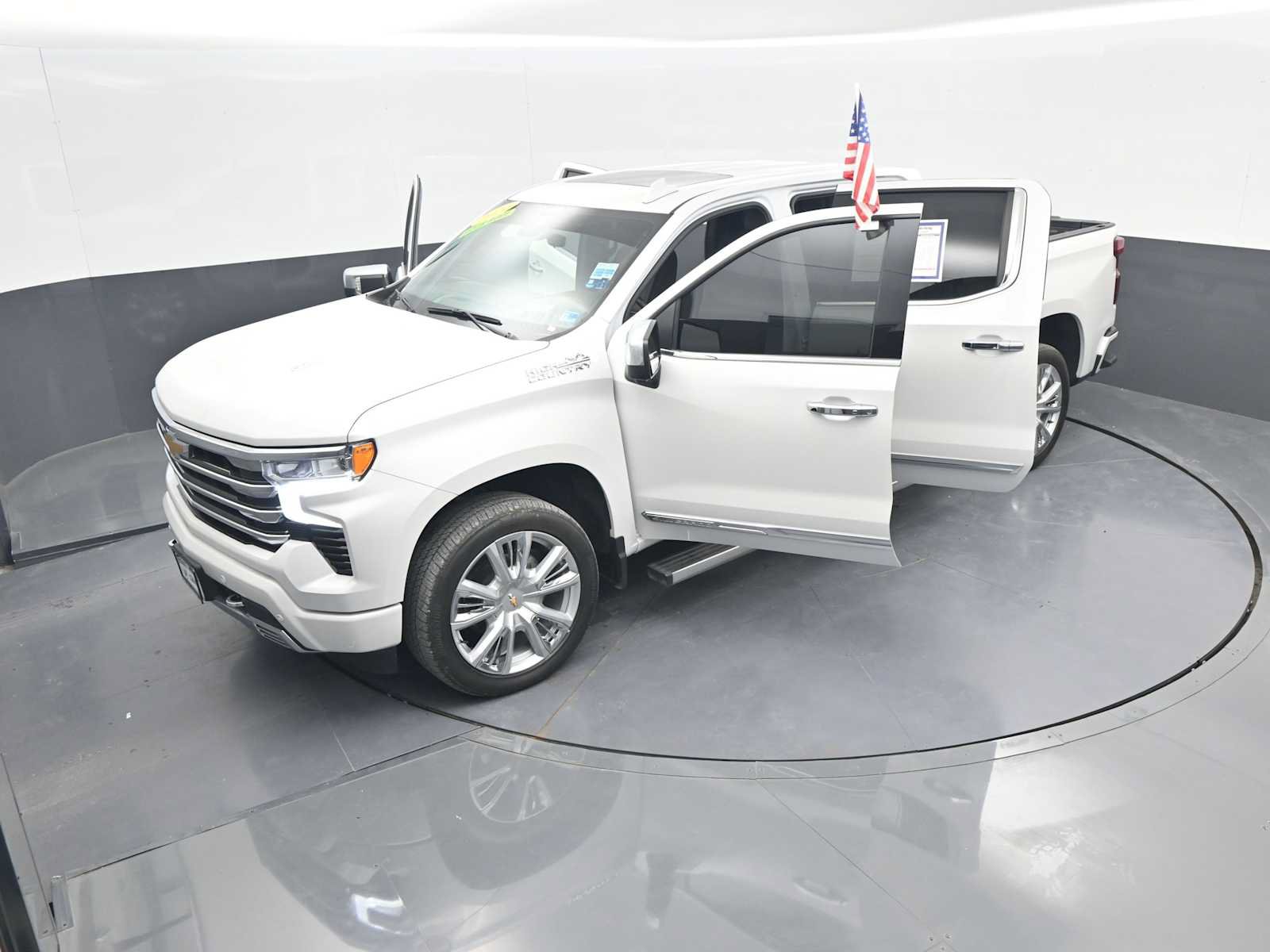 Used 2024 Chevrolet Silverado 1500 High Country w/ High Country Premium Package AWD/4WD image 50