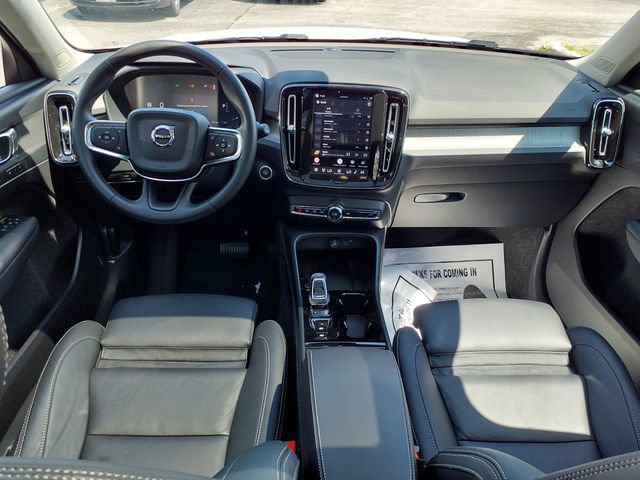 Certified 2026 Volvo XC40 B5 Plus AWD/4WD image 25