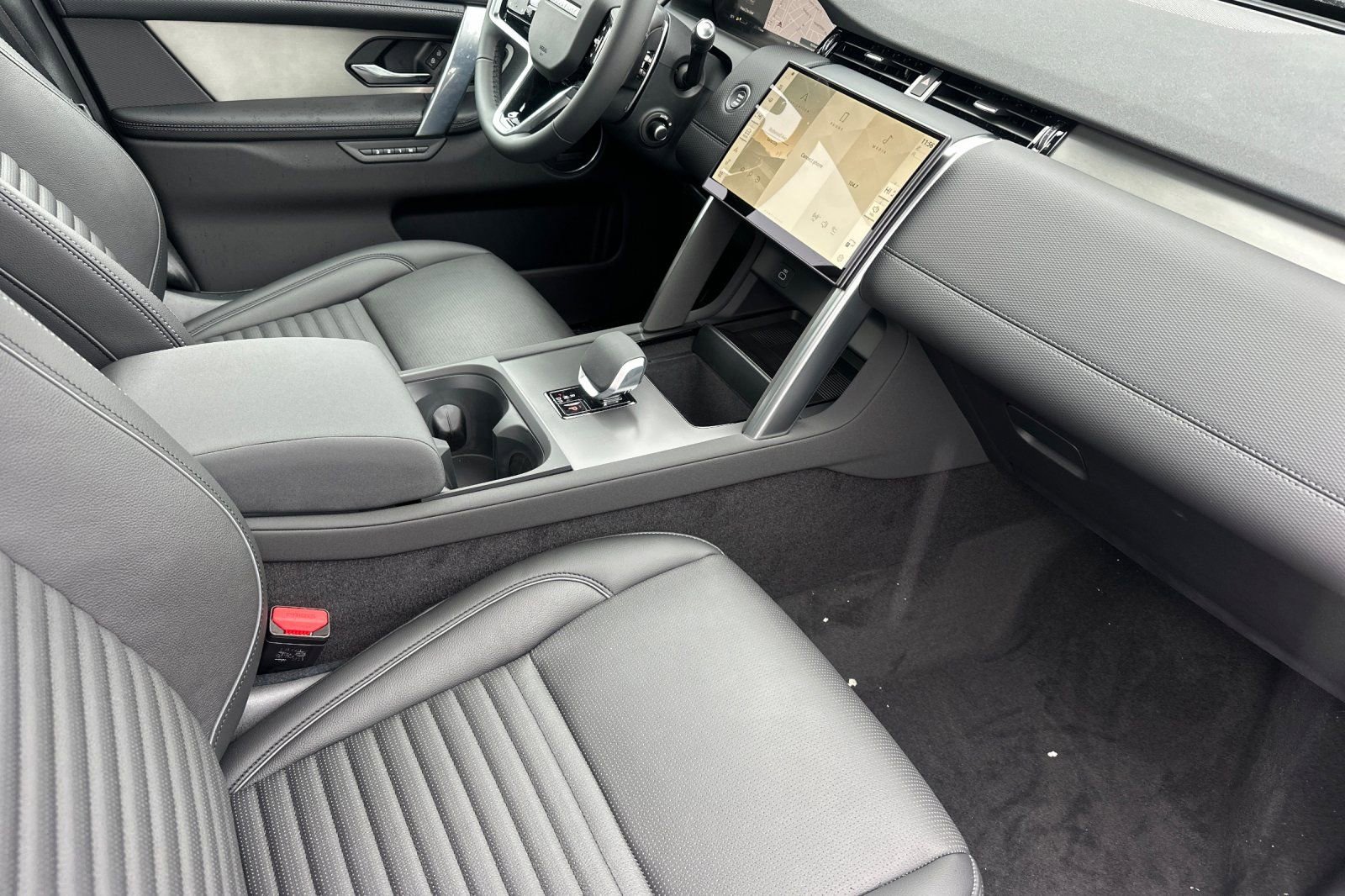 New 2026 Land Rover Discovery Sport Landmark AWD/4WD image 16