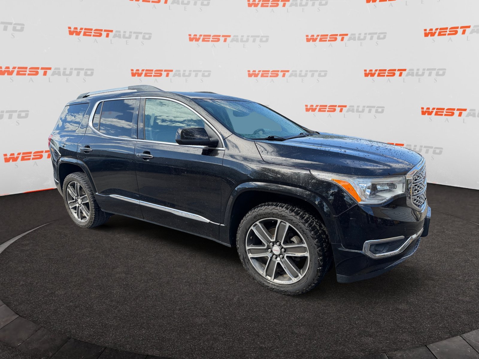 Used 2017 GMC Acadia Denali w/ Technology Package AWD/4WD image 7
