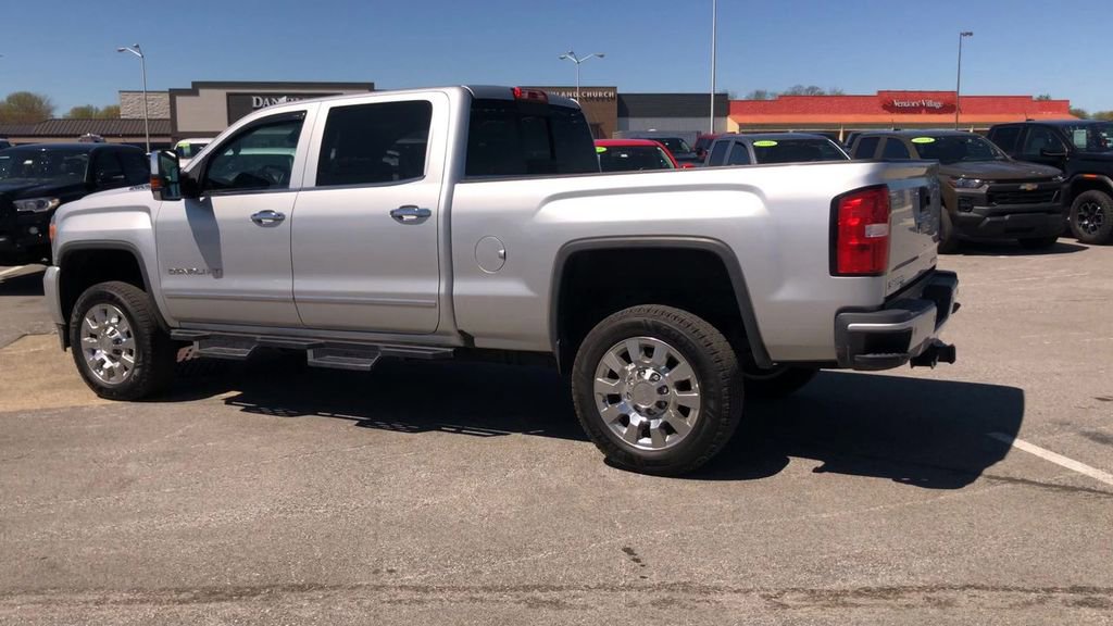 Used 2018 GMC Sierra 2500 Denali w/ Duramax Plus Package AWD/4WD image 5